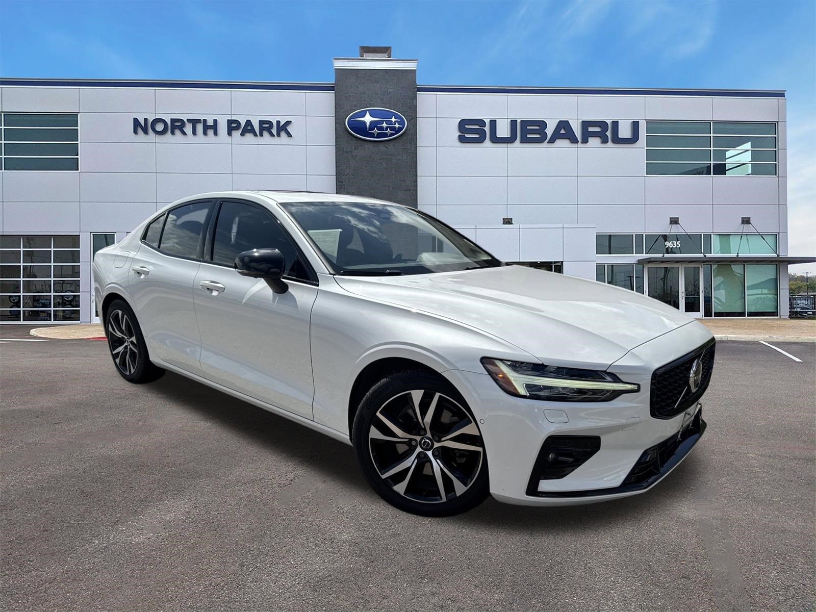 2023 Volvo S60 B5 Plus Dark Theme's photo