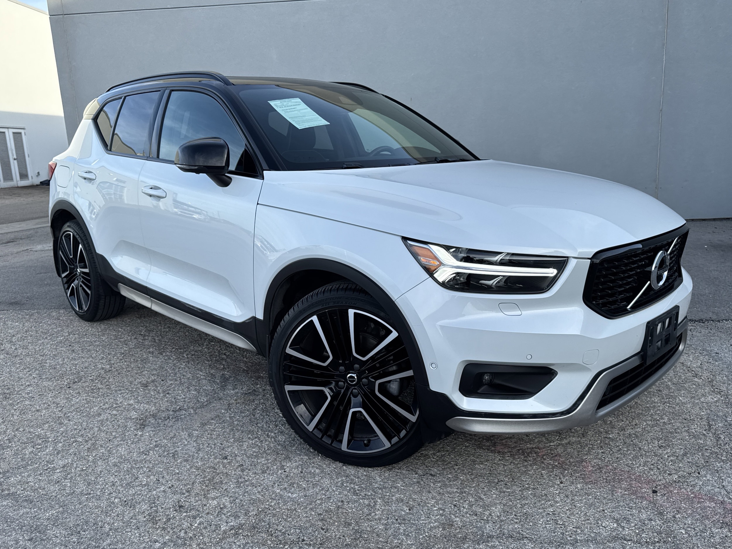 2021 Volvo XC40 T5 R-Design AWD's photo