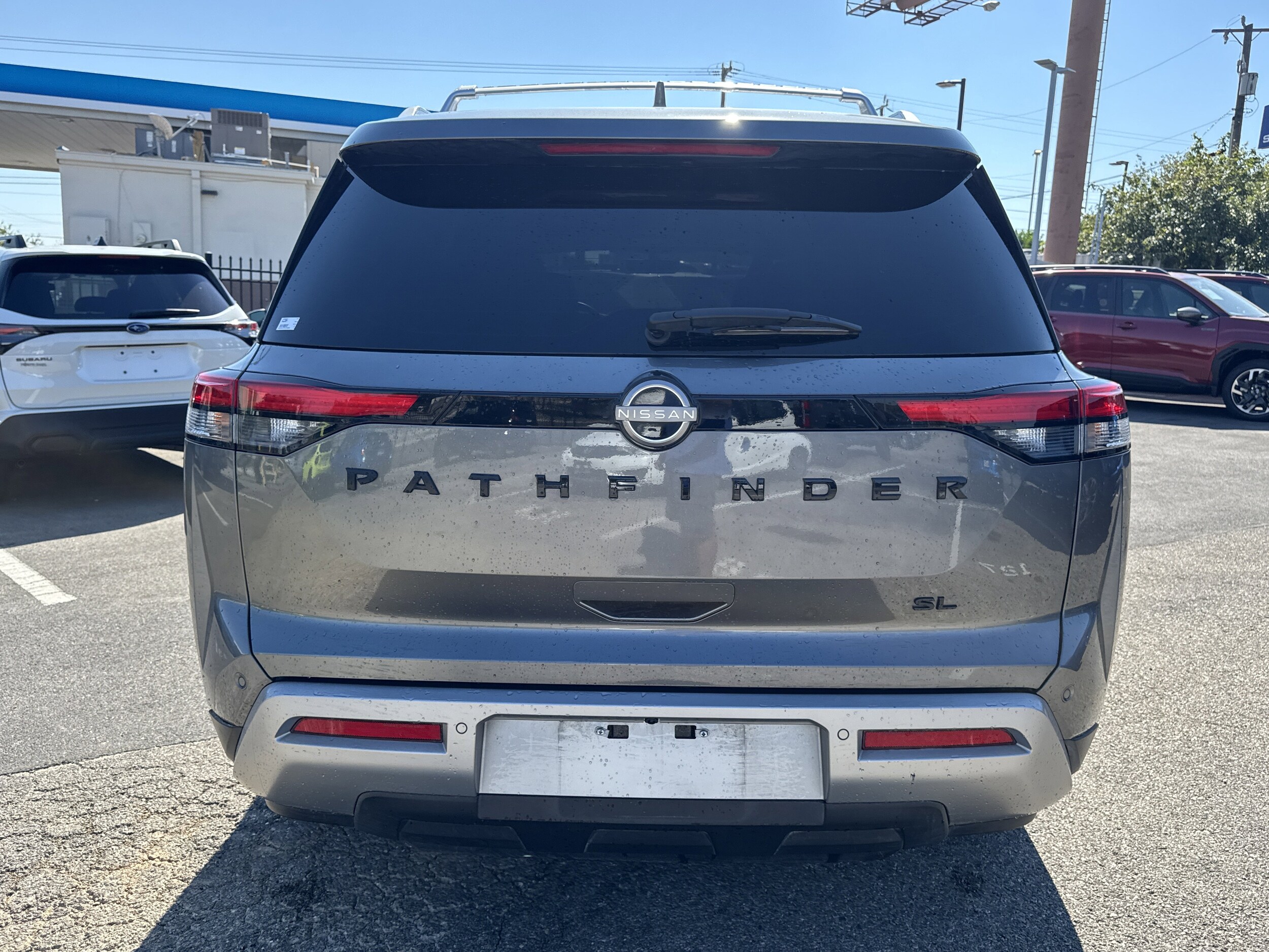 2023 Nissan Pathfinder SL photo 3