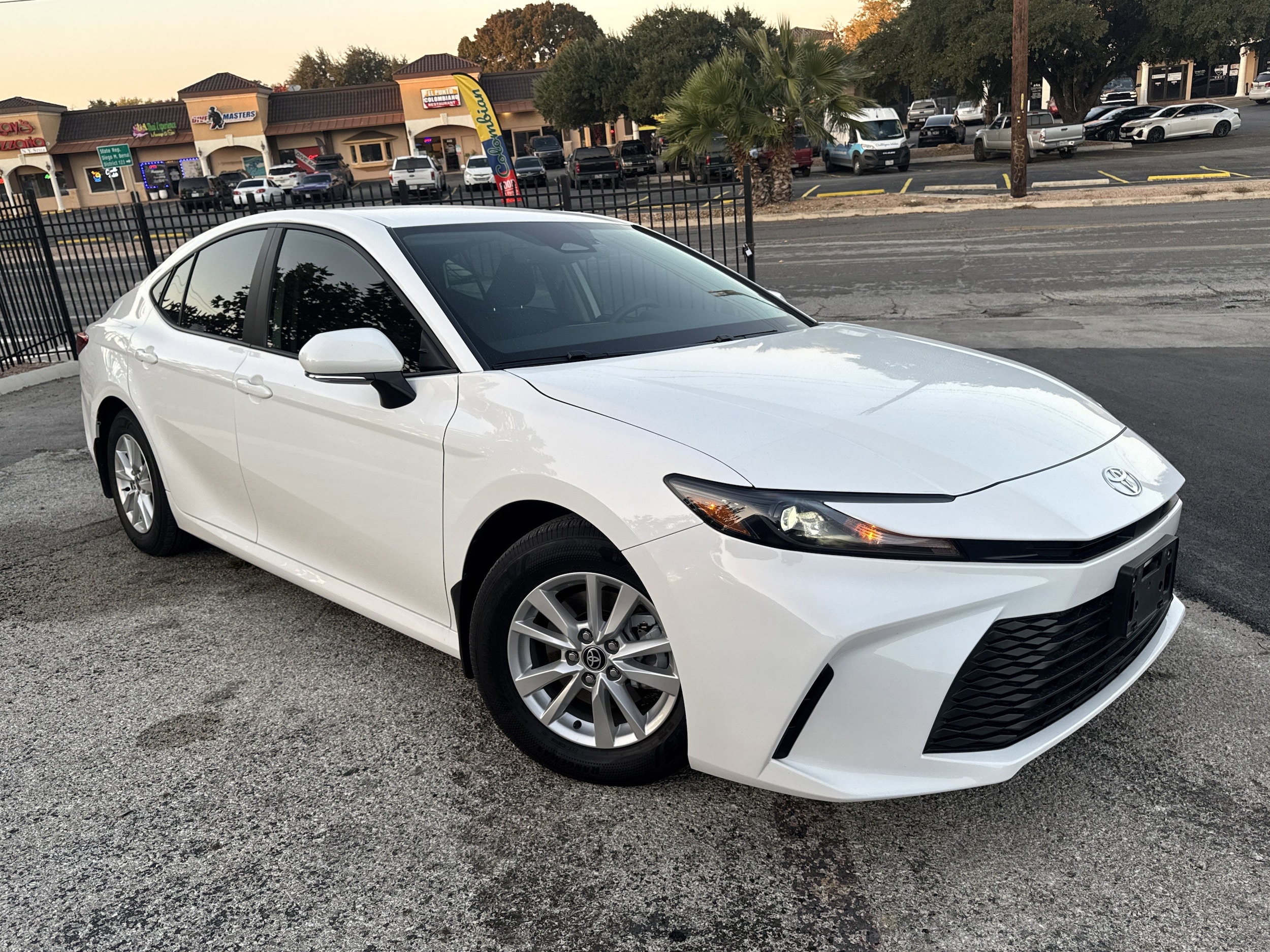 2025 Toyota Camry LE's photo