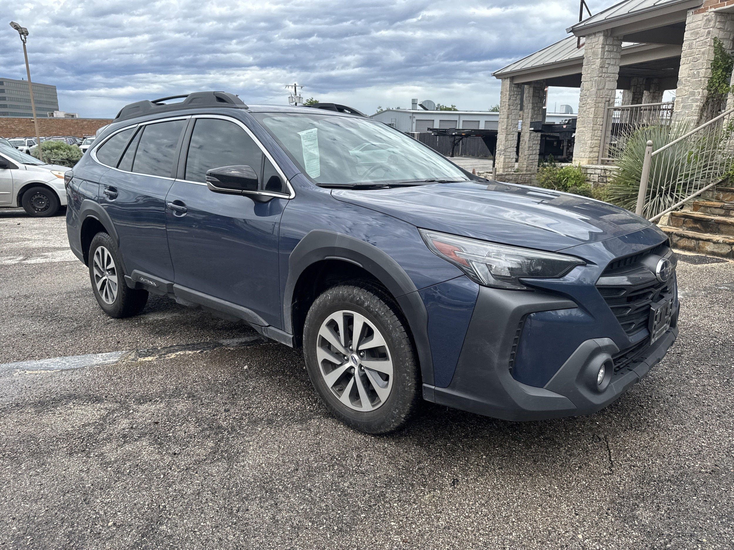 2024 Subaru Outback Premium's photo