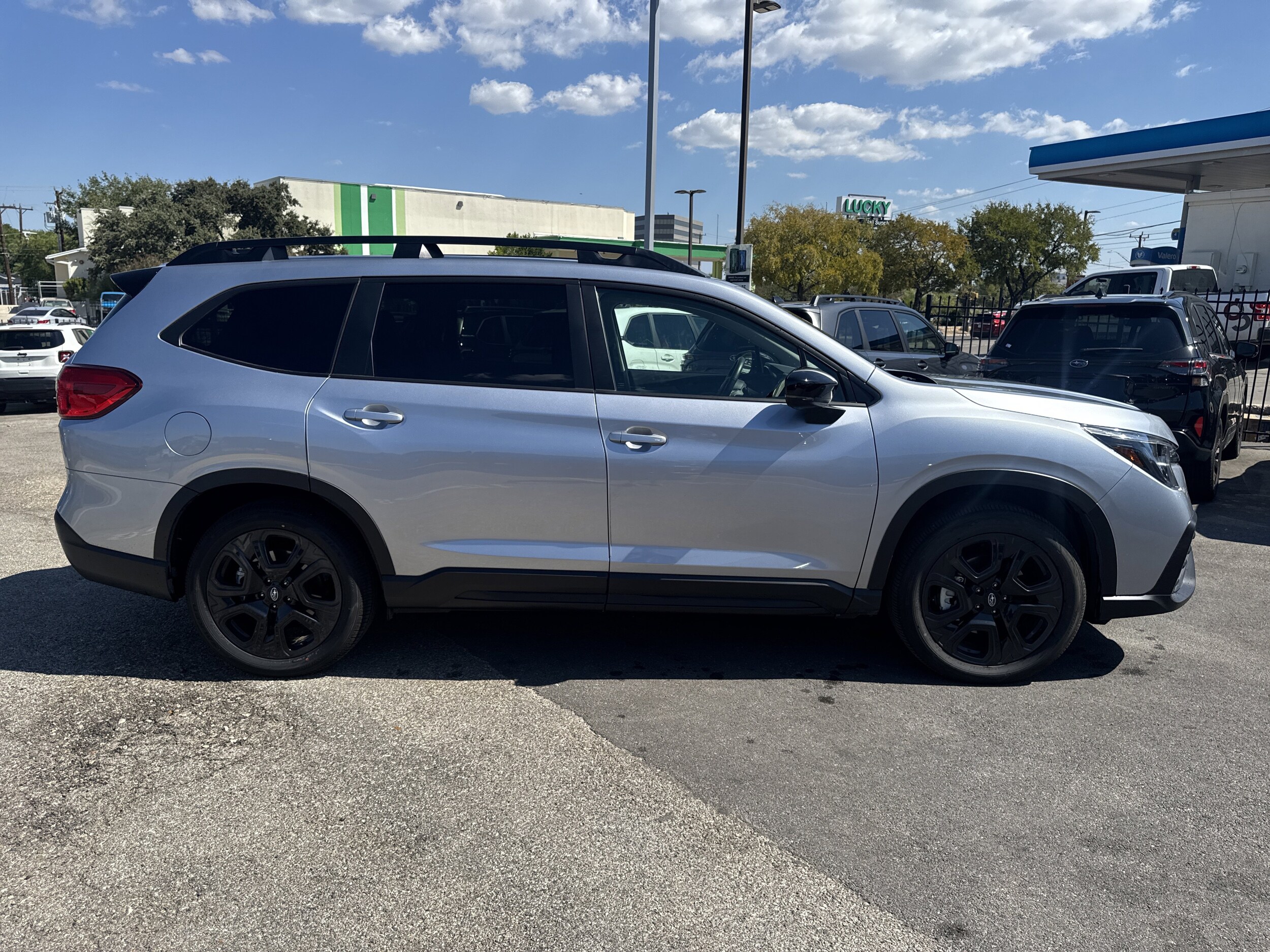 2025 Subaru Ascent Onyx Edition photo 2