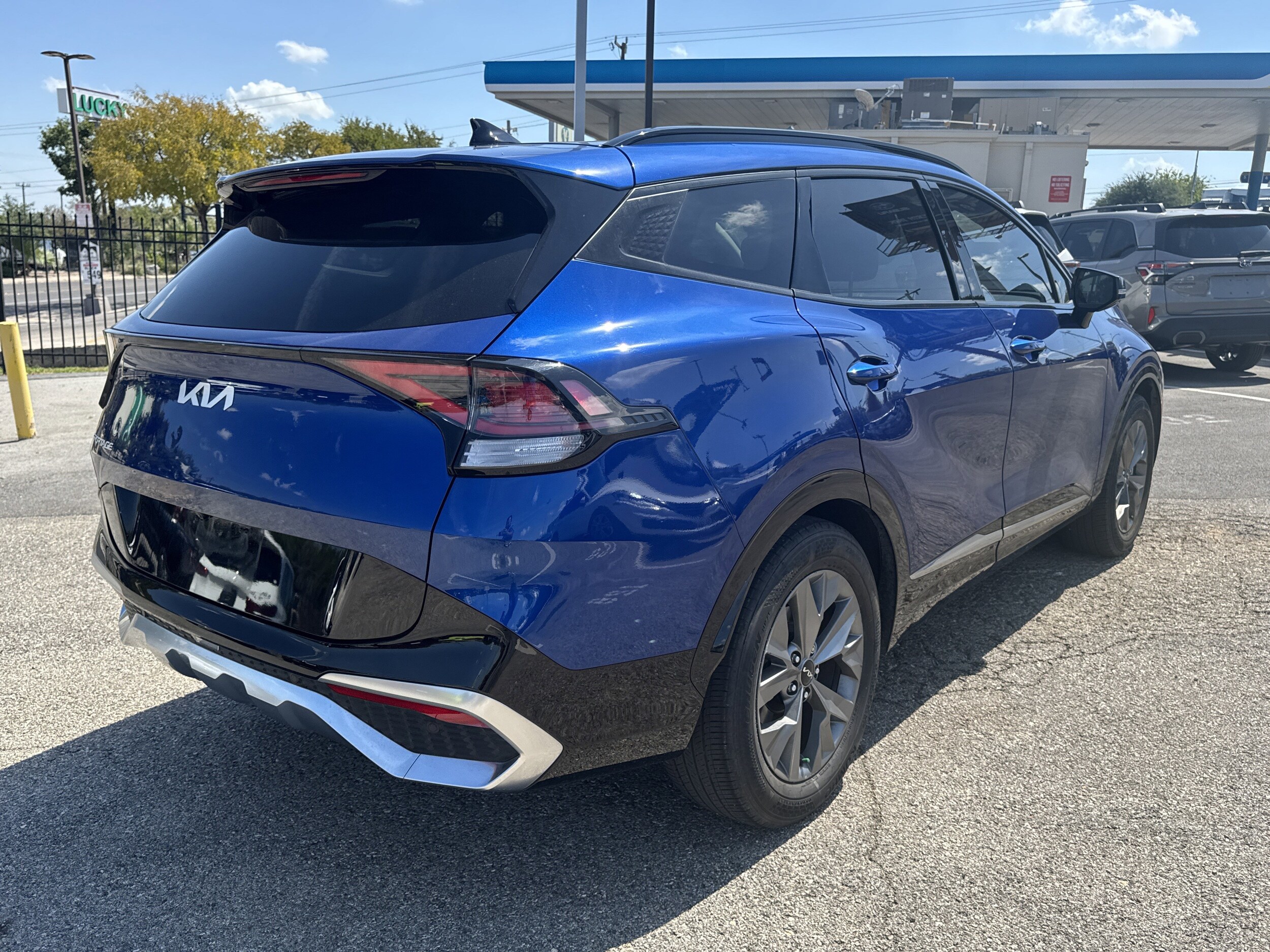 2023 Kia Sportage SX photo 3