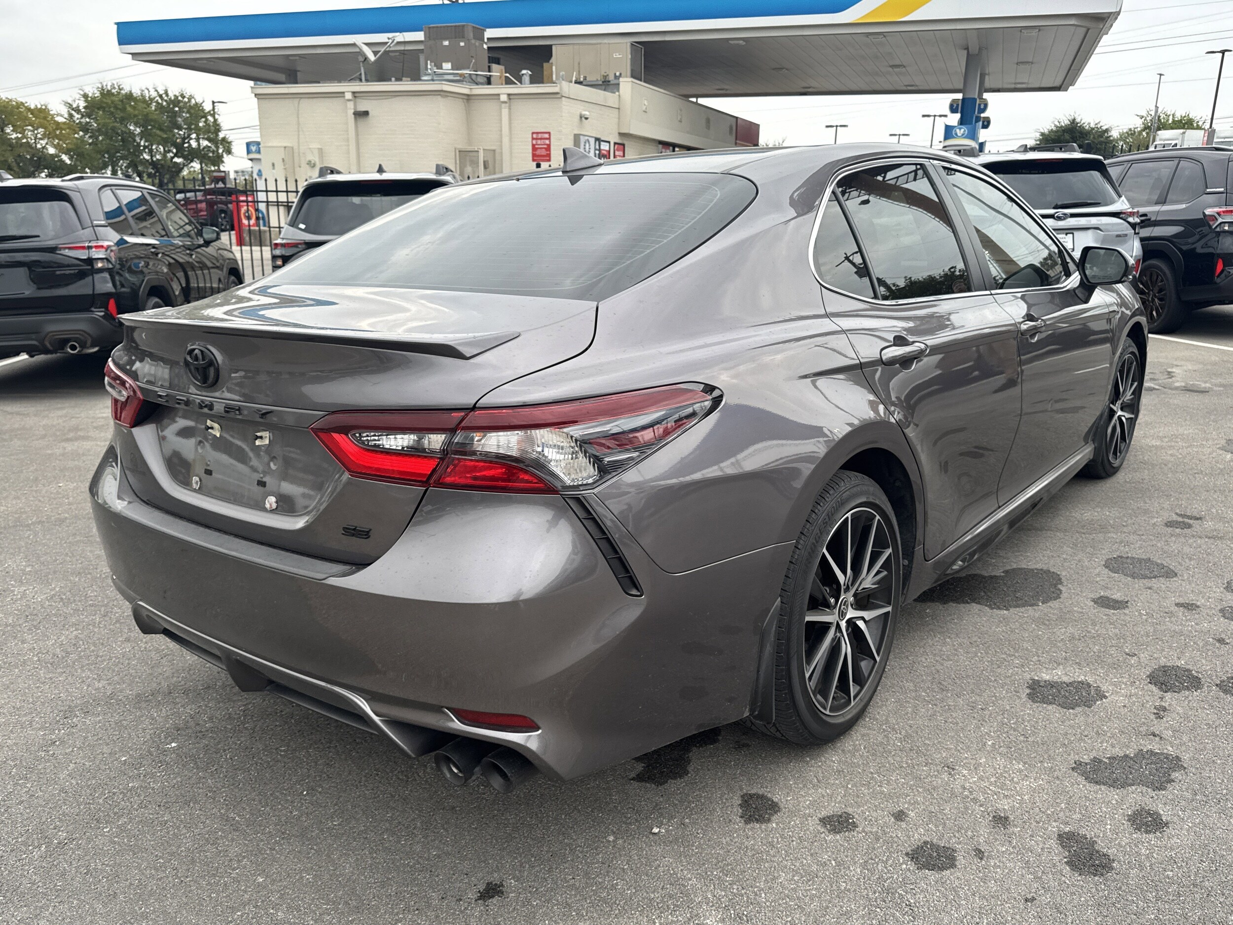 2022 Toyota Camry SE photo 3