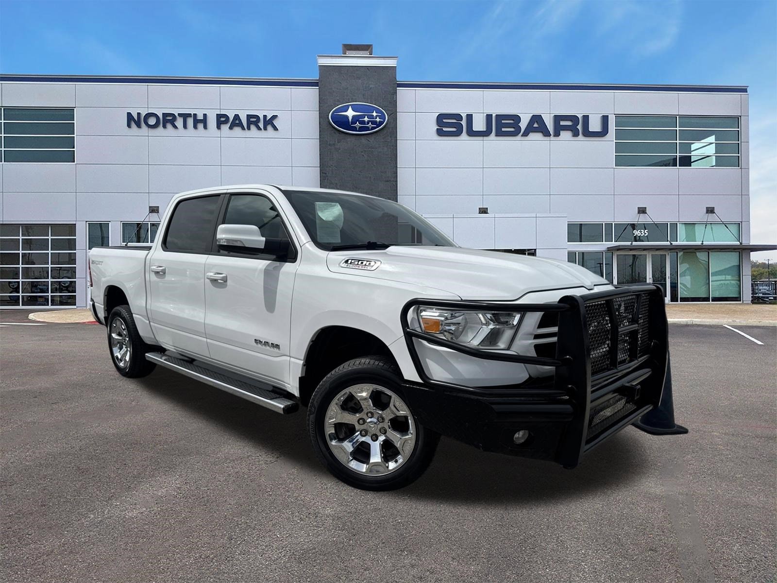 2020 RAM 1500 Big Horn/Lone Star 4x4 Crew Cab 5'7's photo