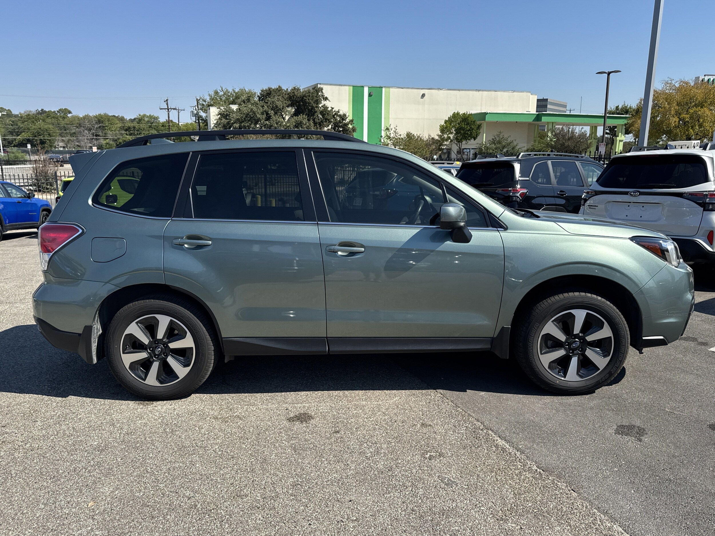 2017 Subaru Forester 2.5i Limited photo 2