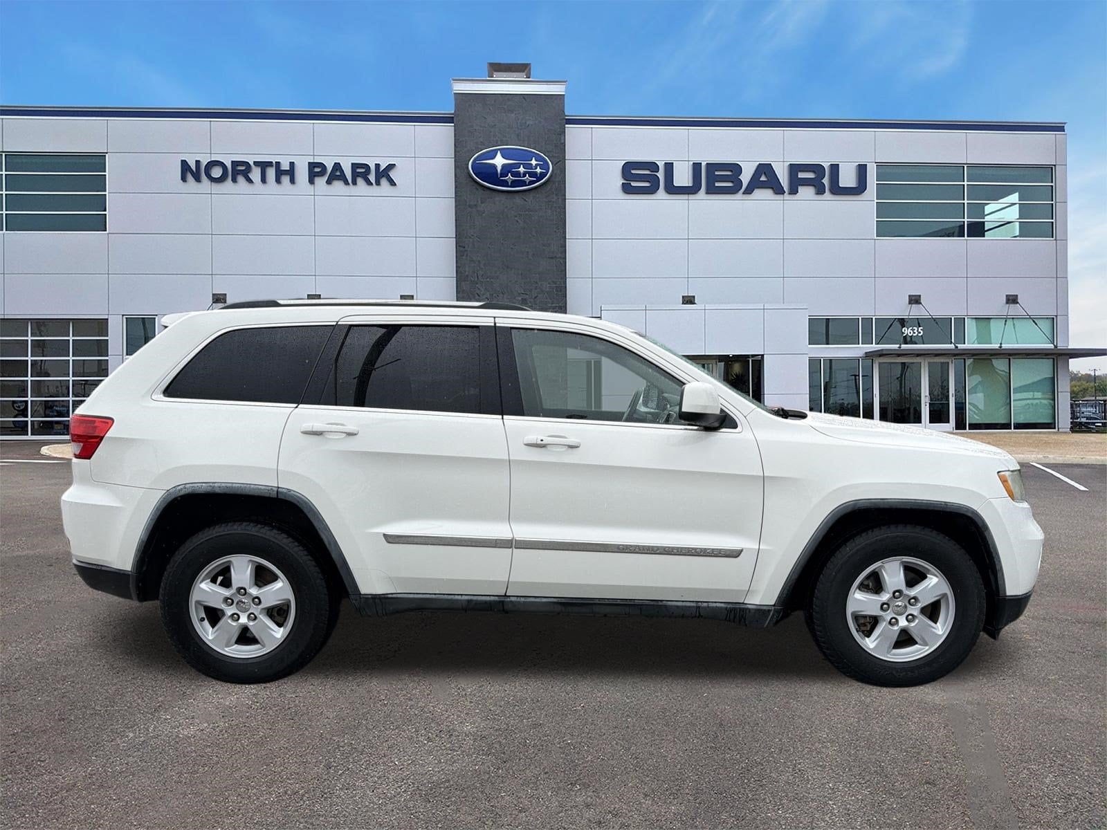 Used 2011 Jeep Grand Cherokee Laredo with VIN 1J4RS4GGXBC553942 for sale in San Antonio, TX