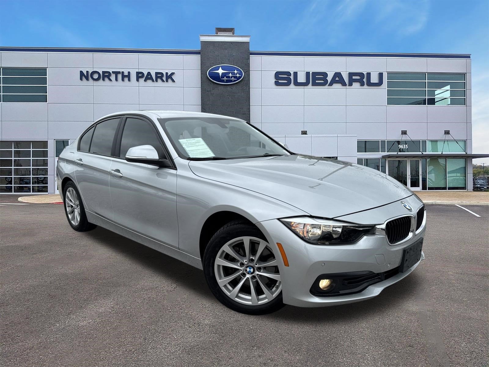 2017 BMW 3 Series 320i Sedan's photo