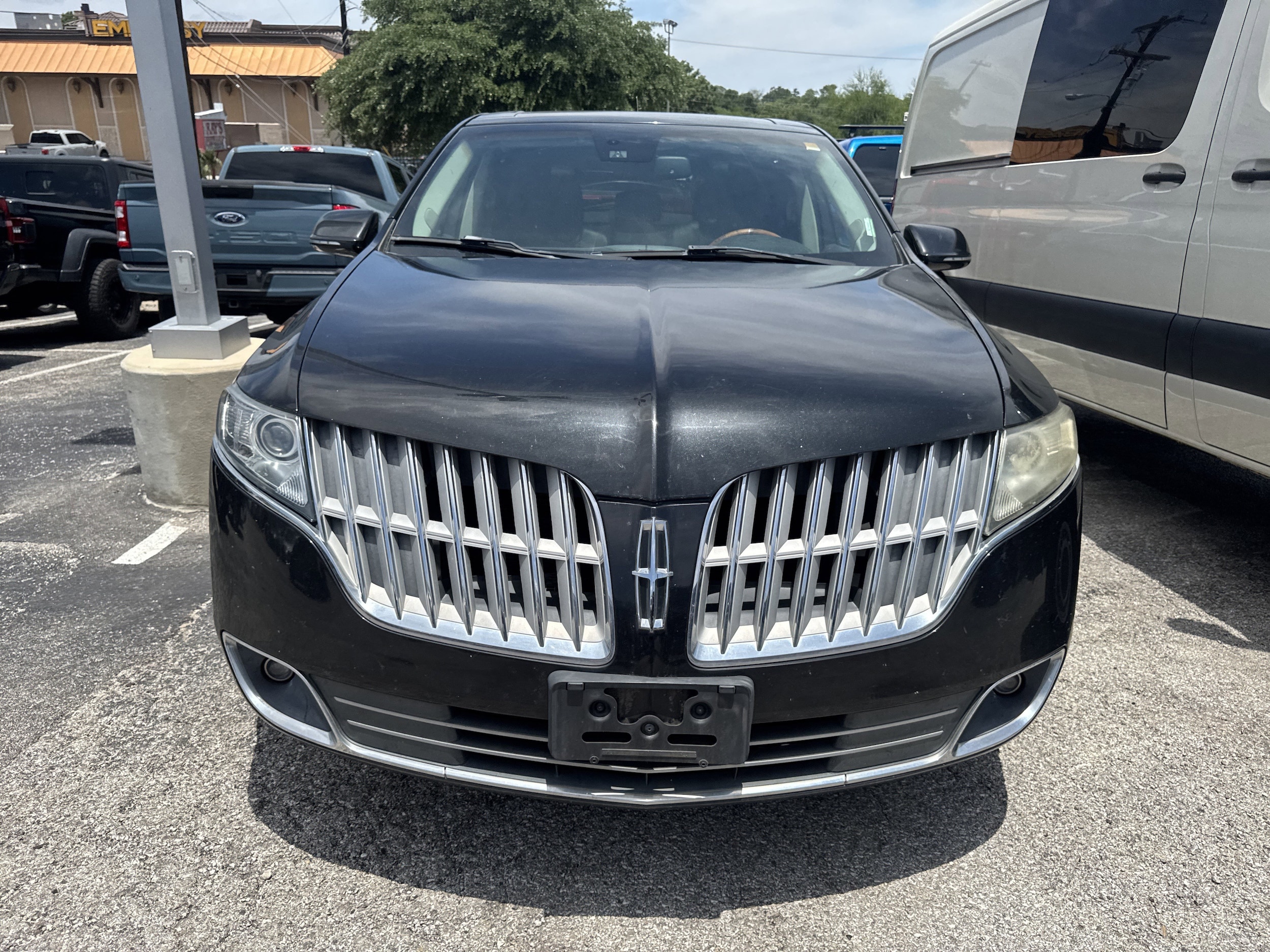 2010 Lincoln MKT 3.7's photo