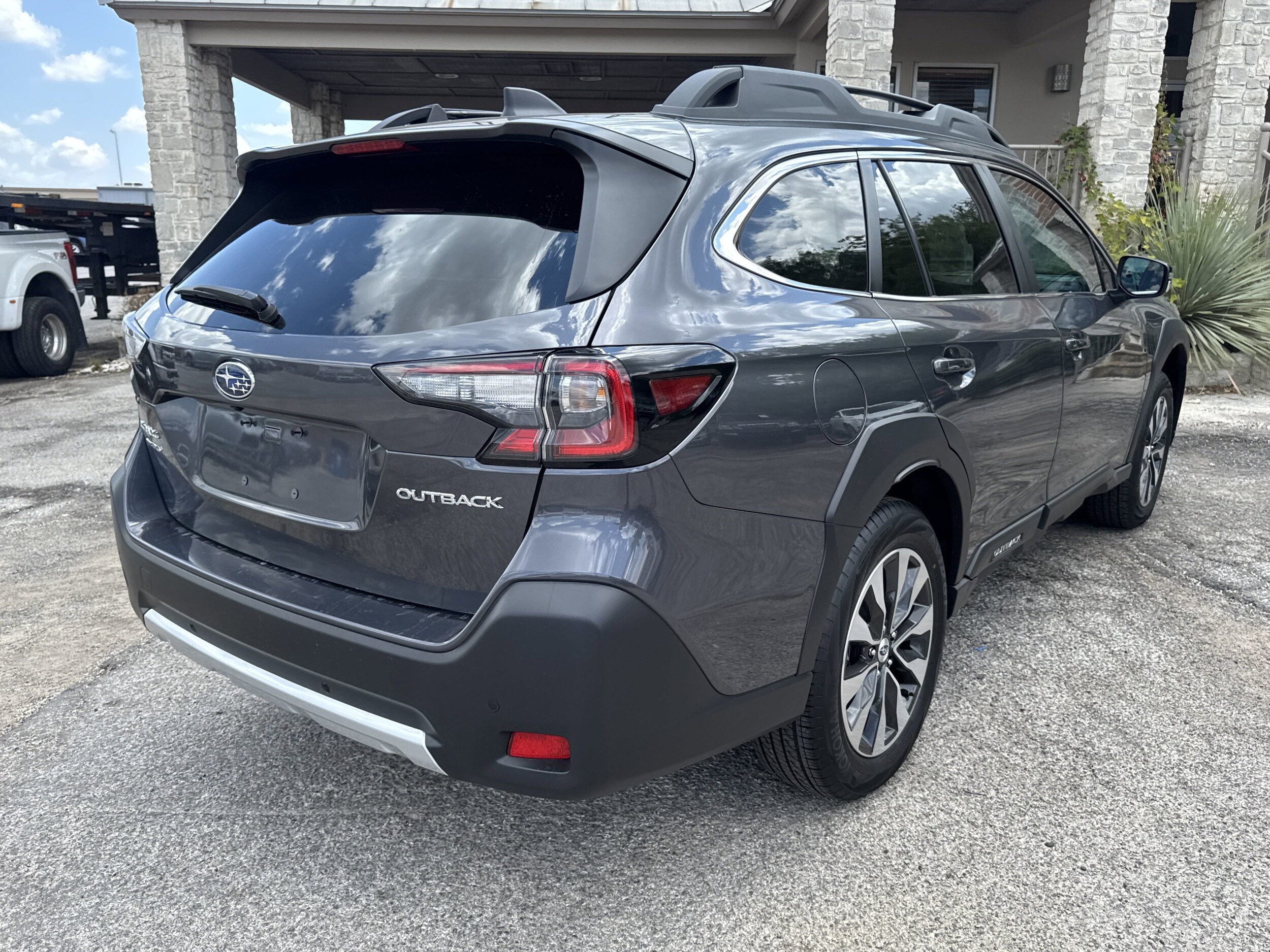 2025 Subaru Outback Limited photo 3