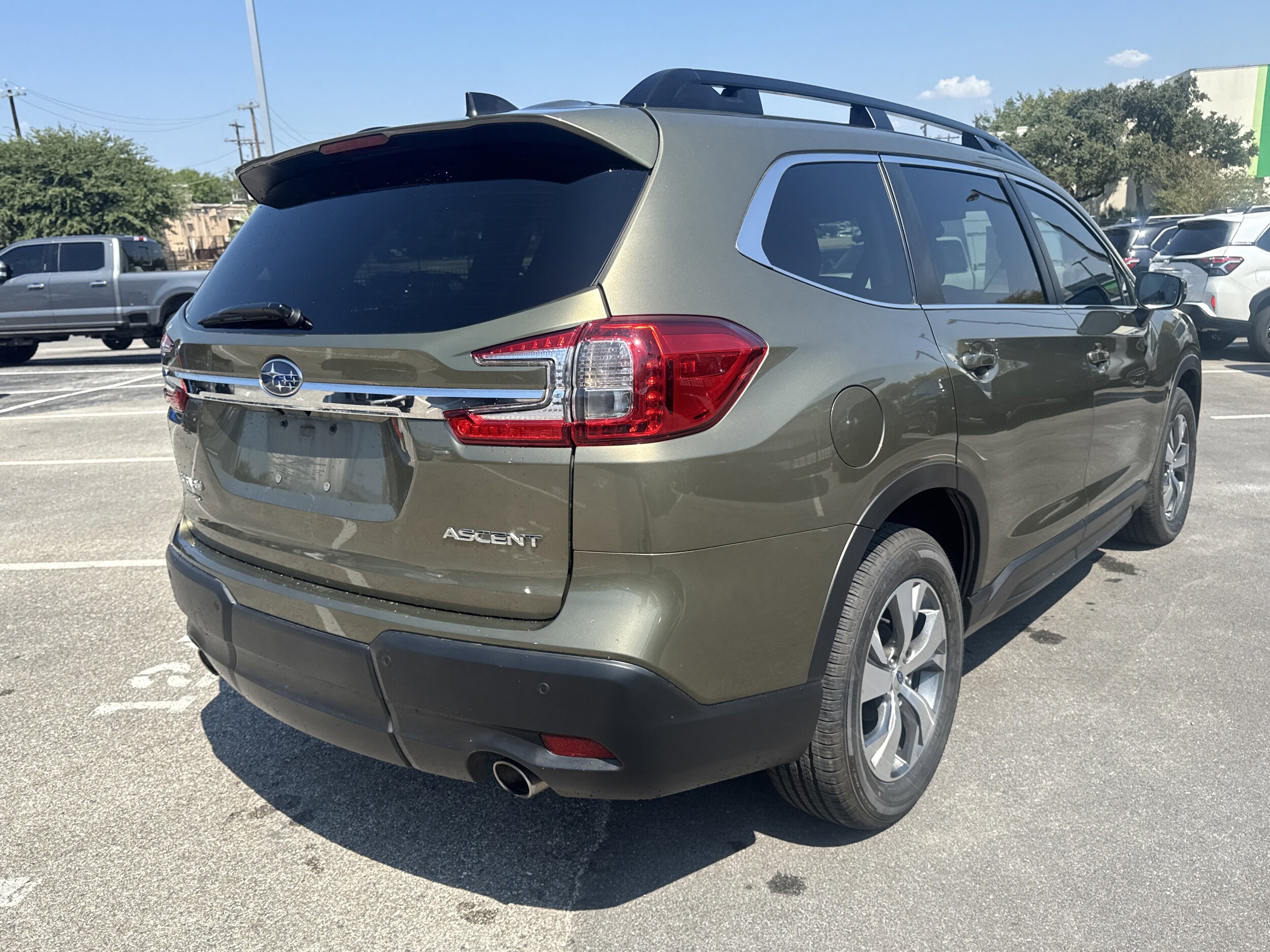 2023 Subaru Ascent Premium photo 3