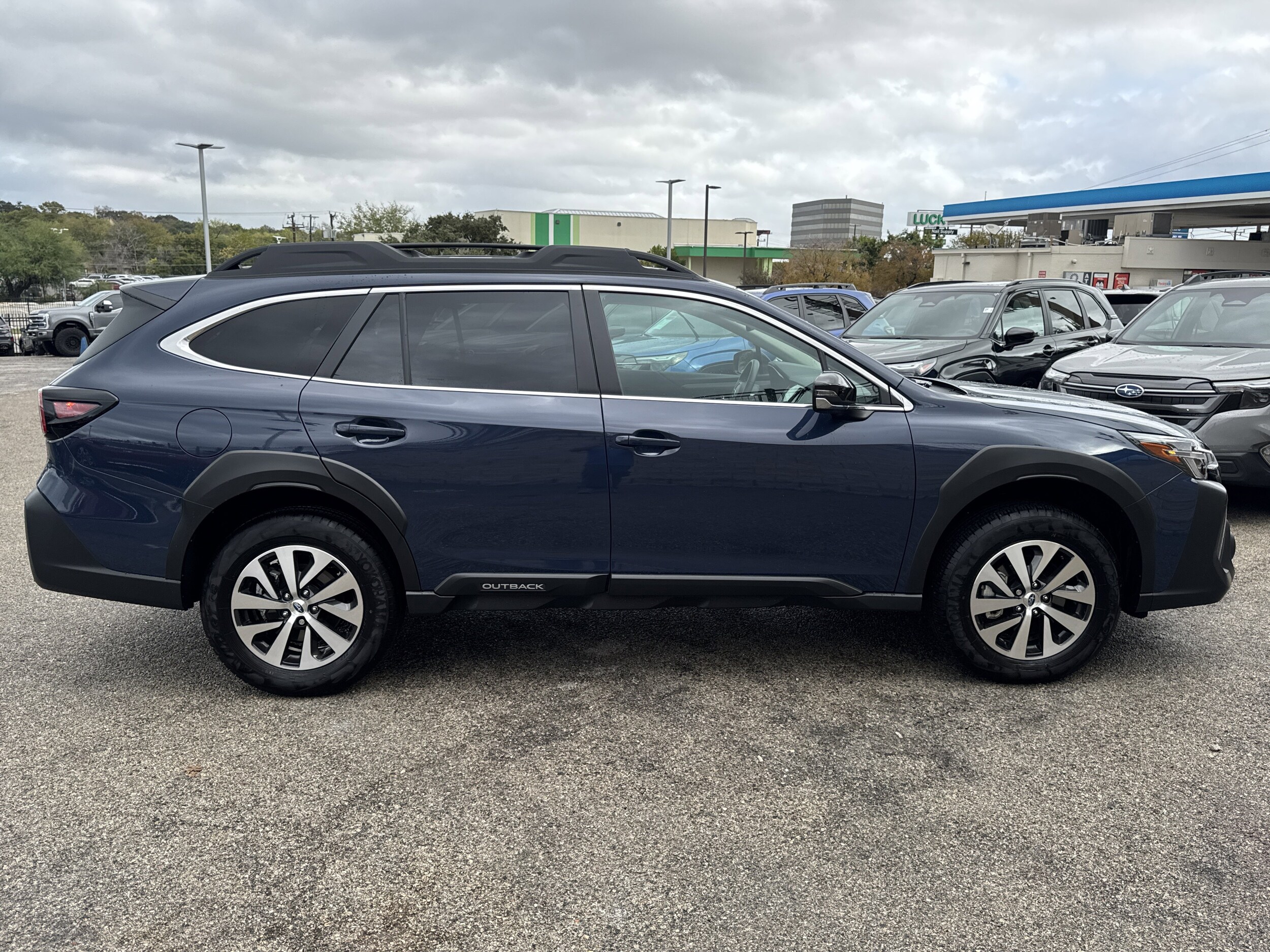 2025 Subaru Outback Premium photo 2