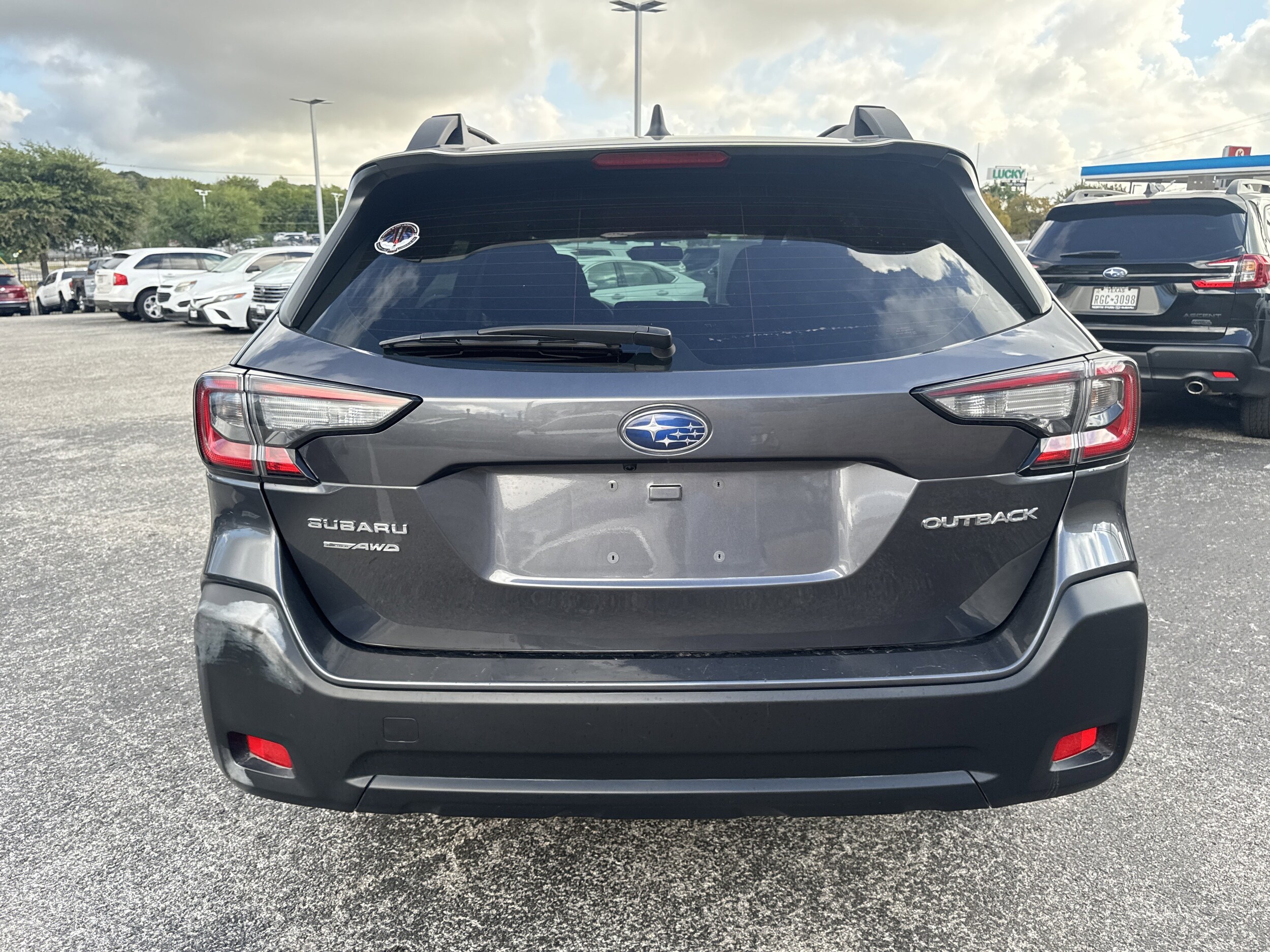 2025 Subaru Outback Base photo 4