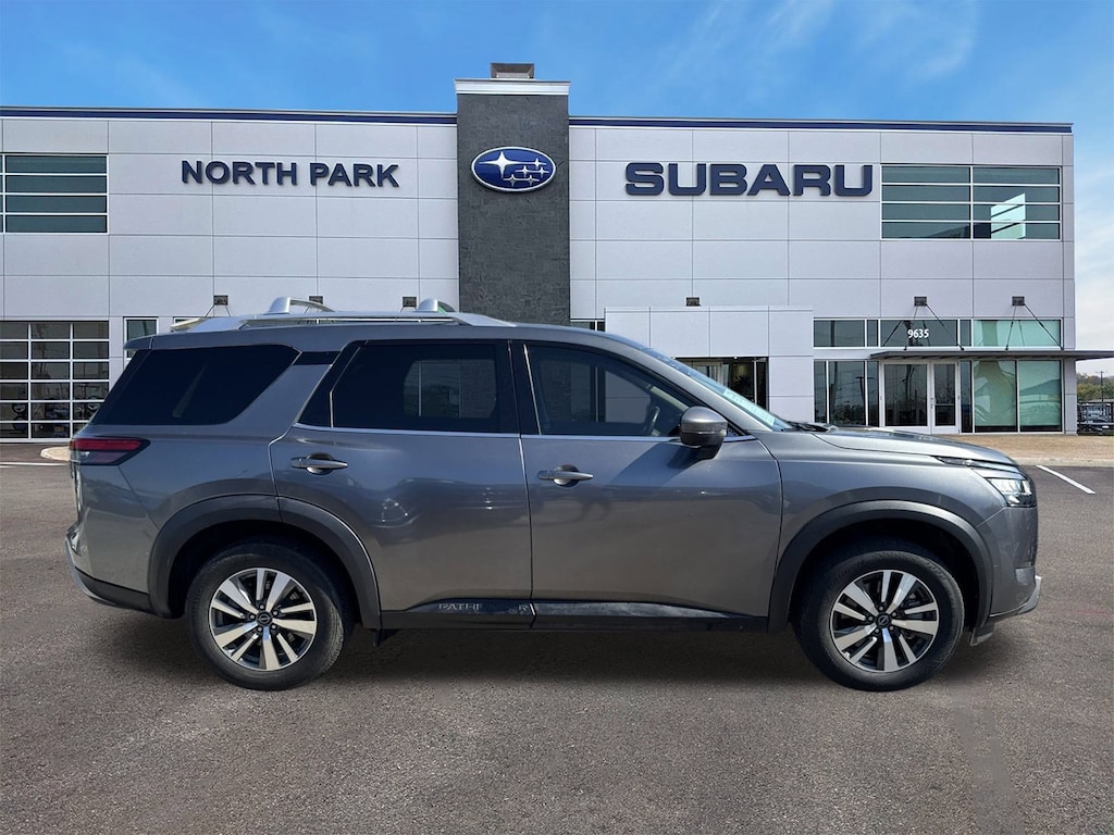 Used 2023 Nissan Pathfinder SL SUV