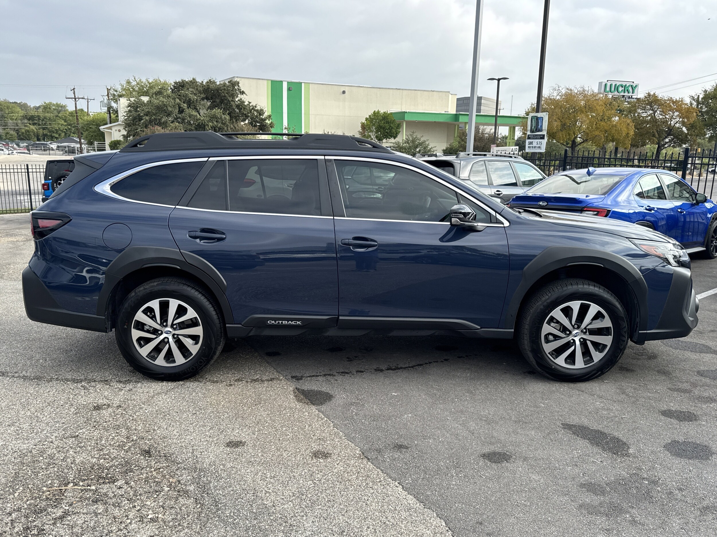 2025 Subaru Outback Premium photo 2