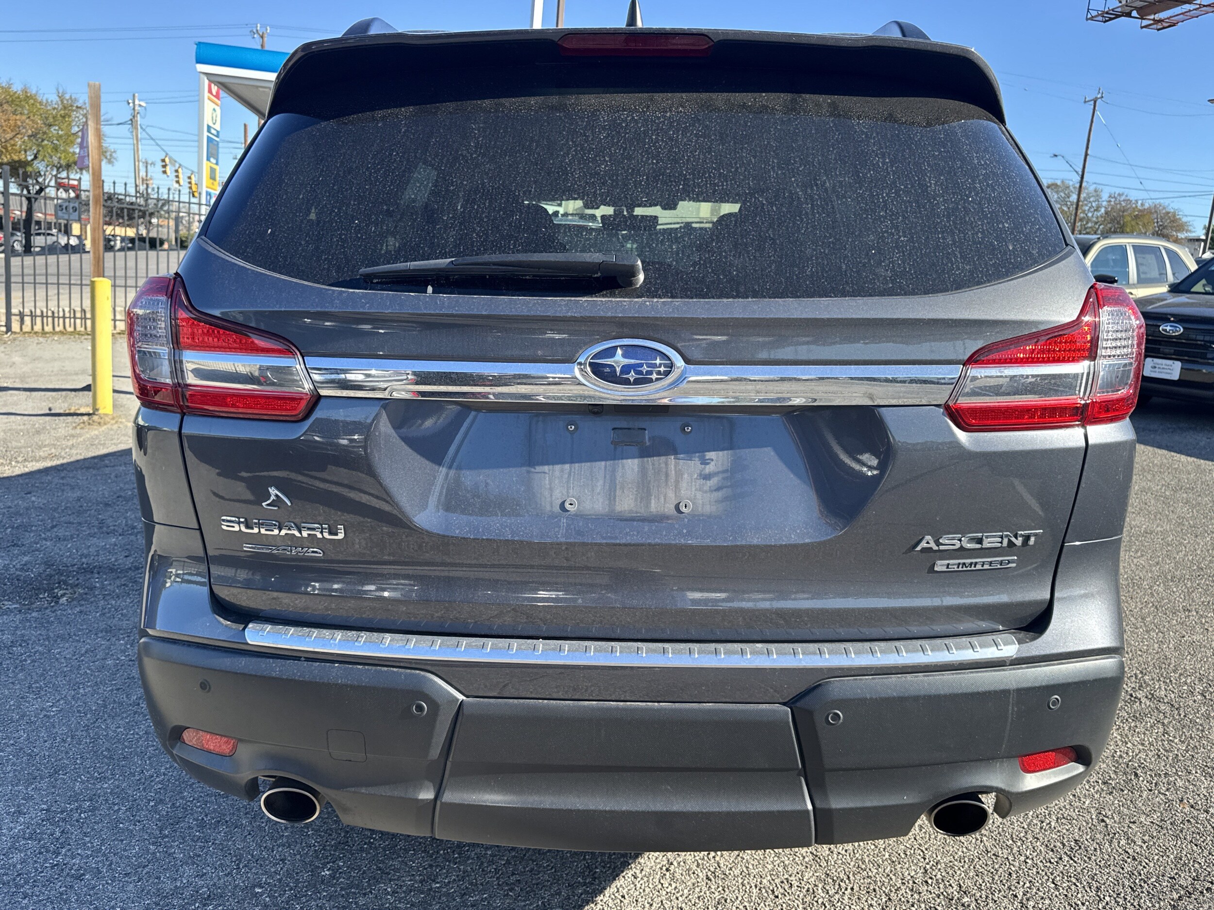 2022 Subaru Ascent Limited photo 3