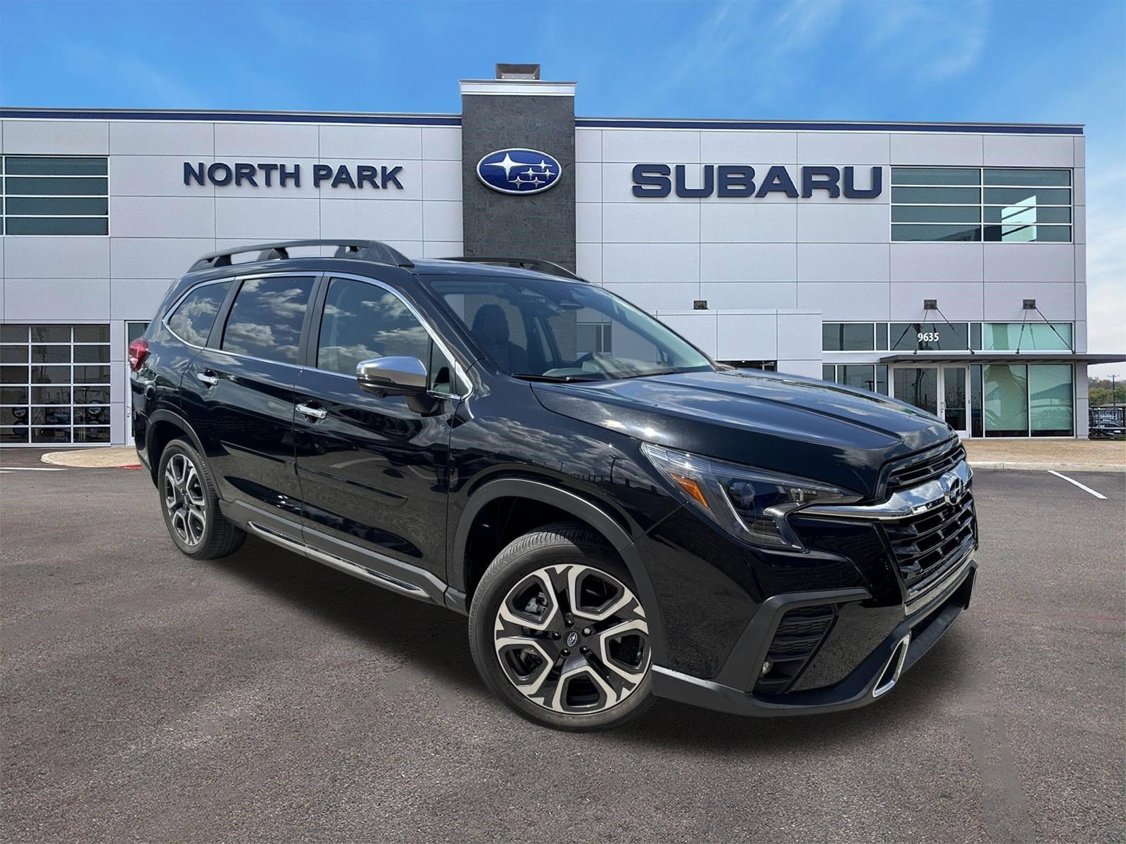 2023 Subaru Ascent Touring's photo