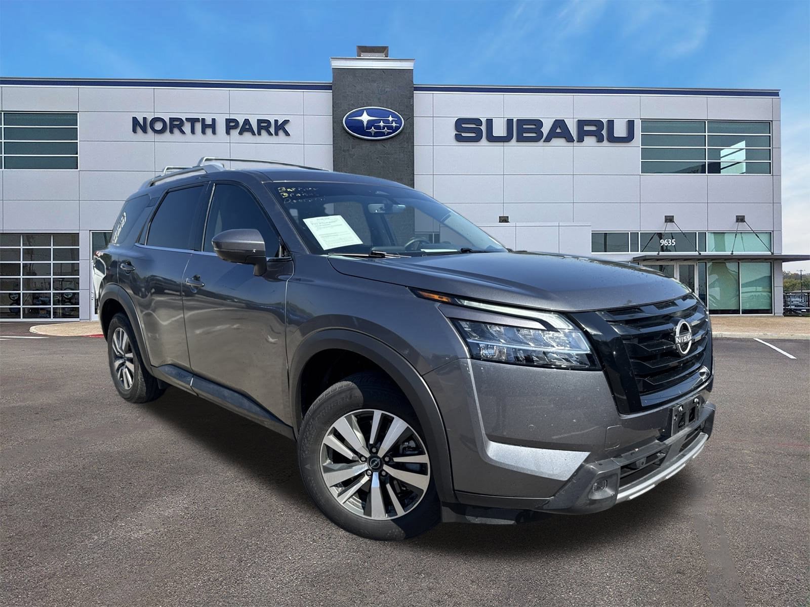 2023 Nissan Pathfinder SL