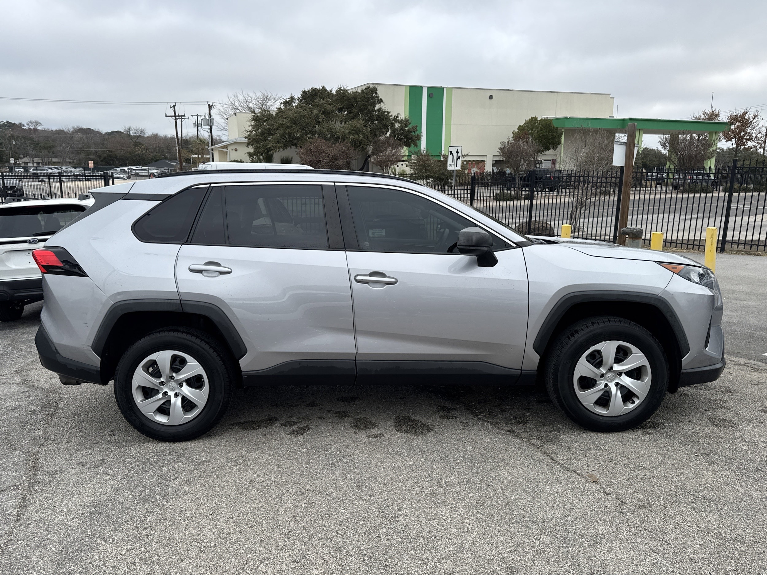 Used 2021 Toyota RAV4 LE with VIN 2T3H1RFV8MC164333 for sale in Northfield, Minnesota