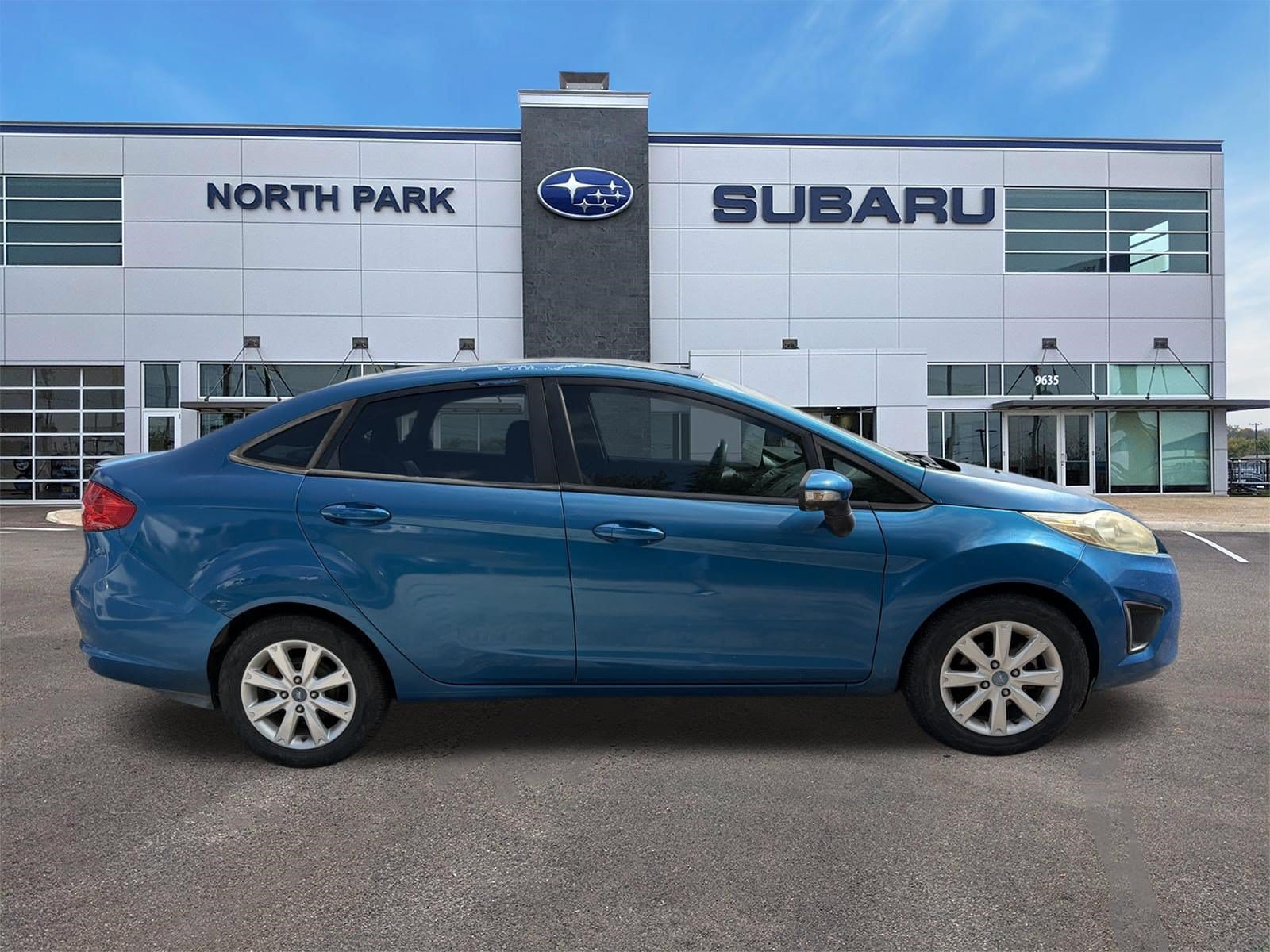 Used 2013 Ford Fiesta SE with VIN 3FADP4BJ9DM118728 for sale in San Antonio, TX