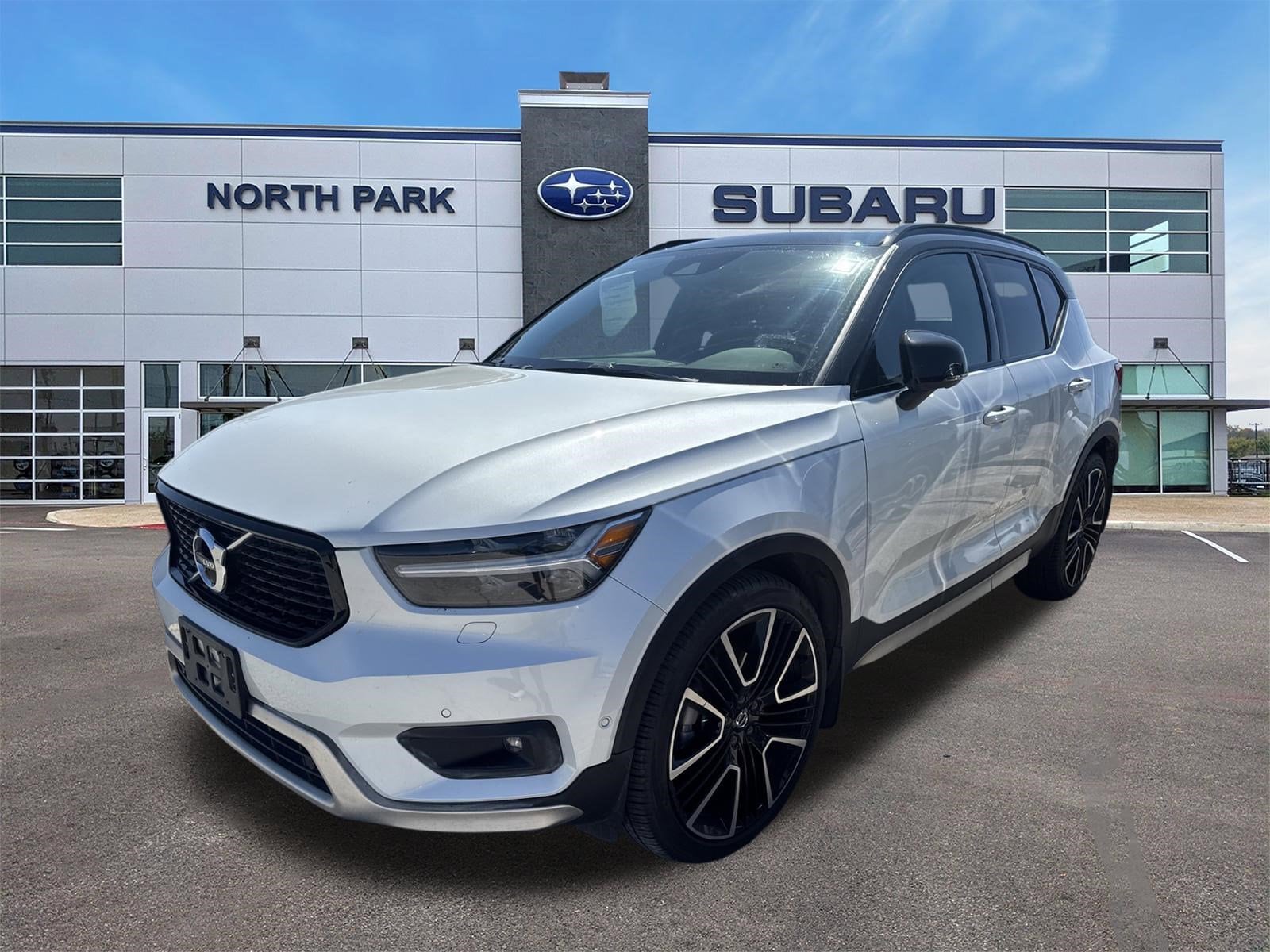 2021 Volvo XC40 T5 R-Design AWD's photo