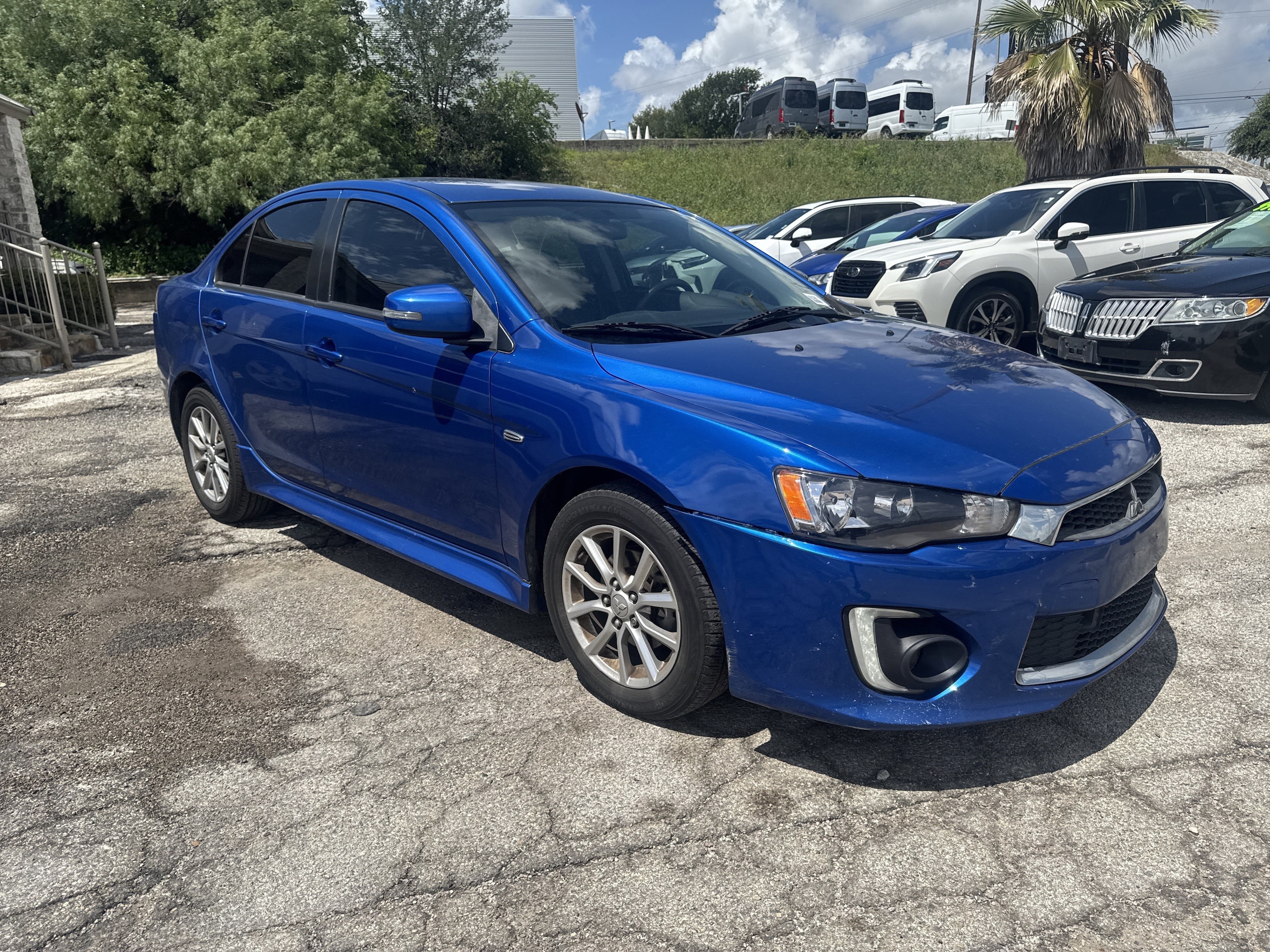 2016 Mitsubishi Lancer ES CVT's photo
