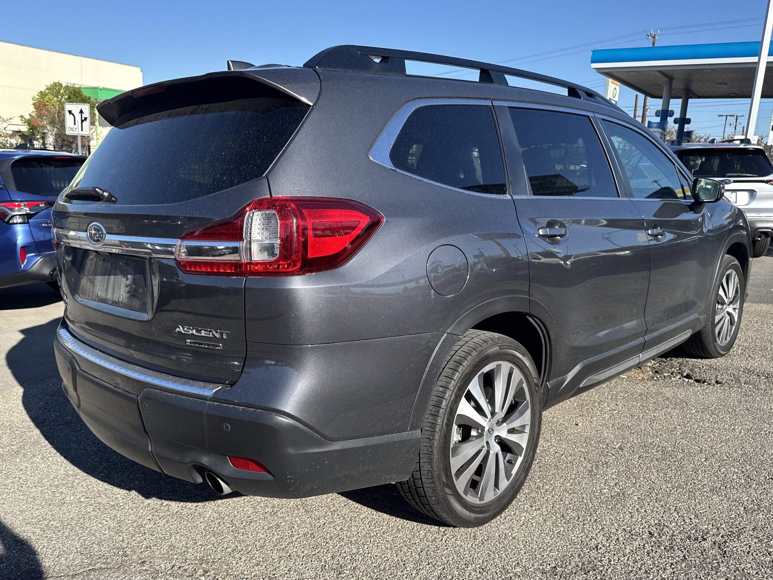 2022 Subaru Ascent Limited photo 2