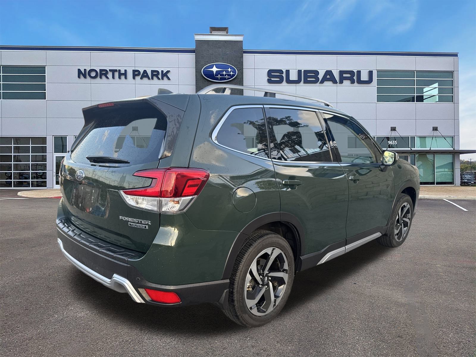 2023 Subaru Forester Touring photo 3