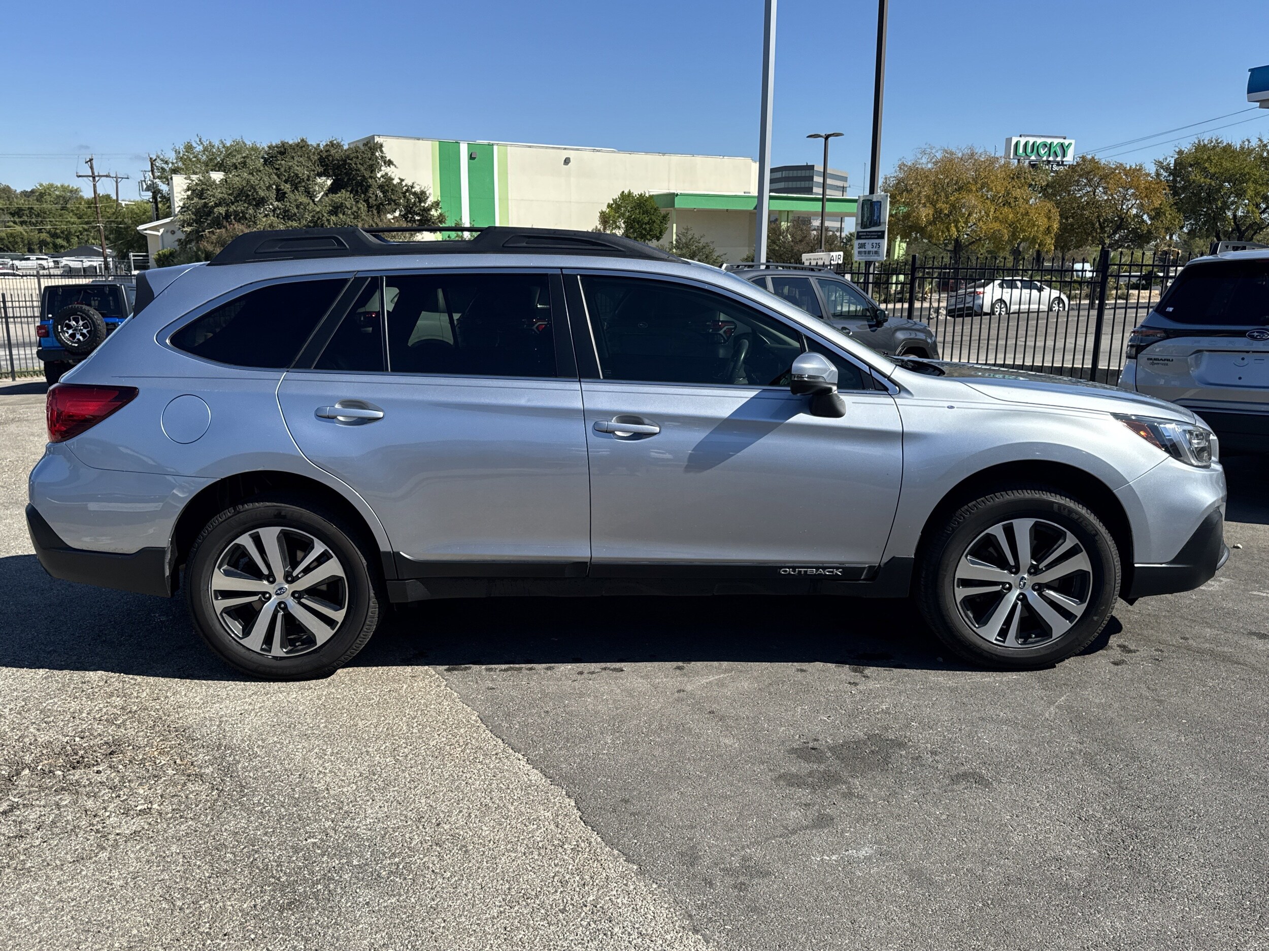 2019 Subaru Outback 3.6R Limited photo 2