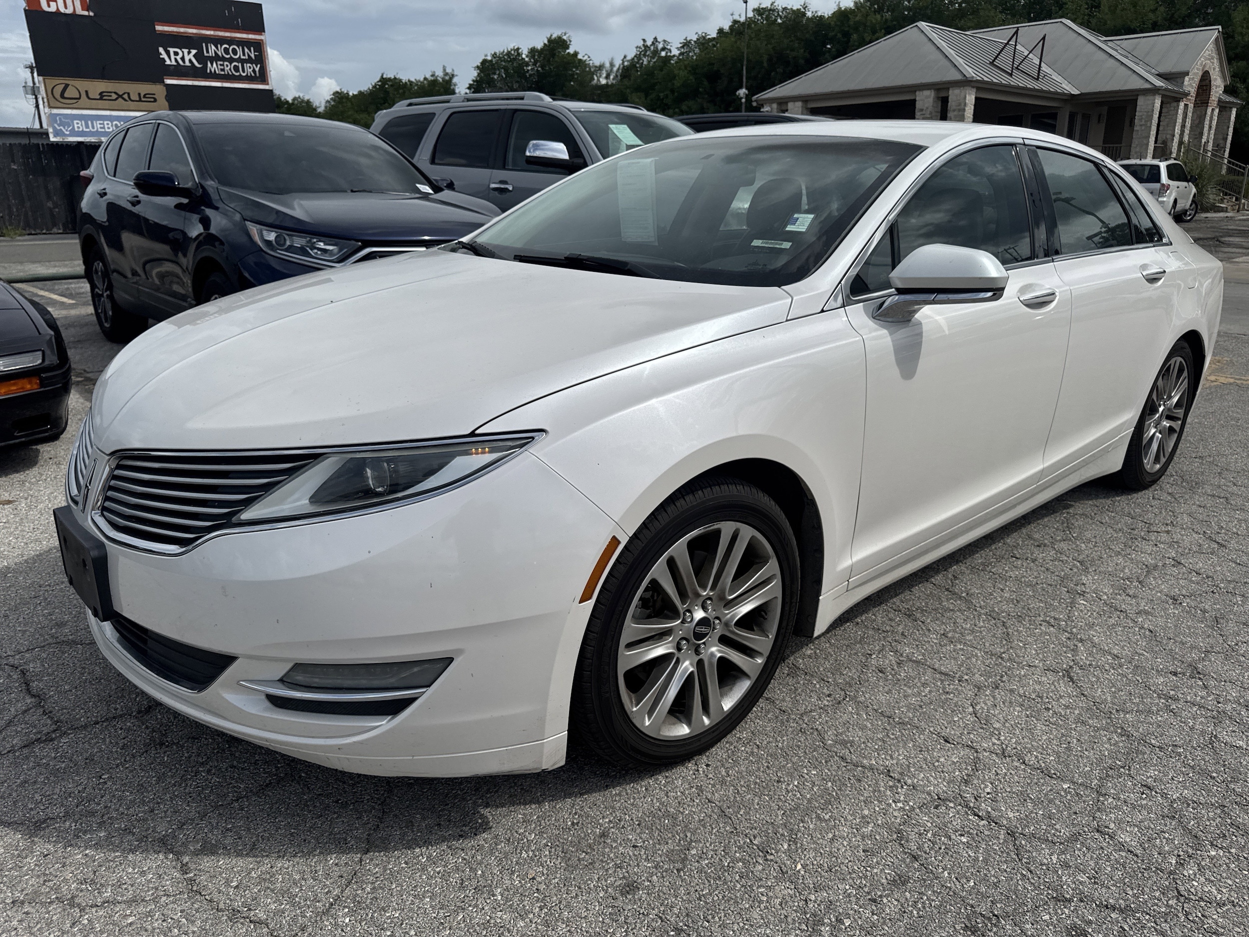 2015 Lincoln MKZ Front Wheel Drive's photo