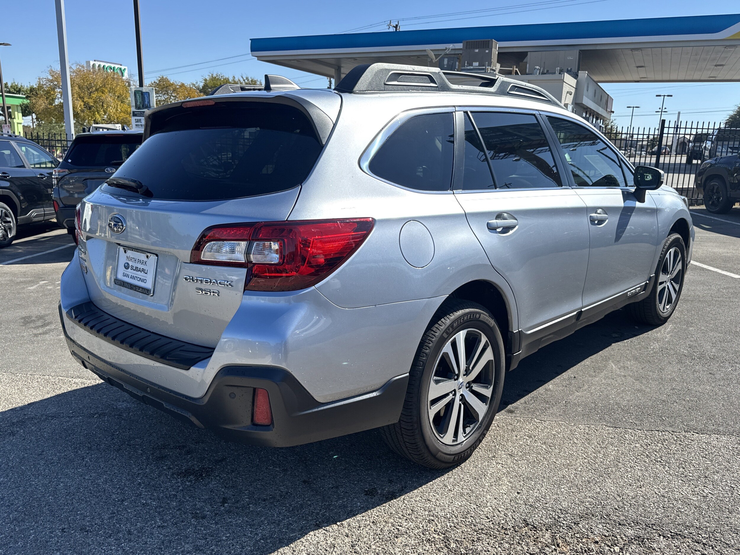 2019 Subaru Outback 3.6R Limited photo 3