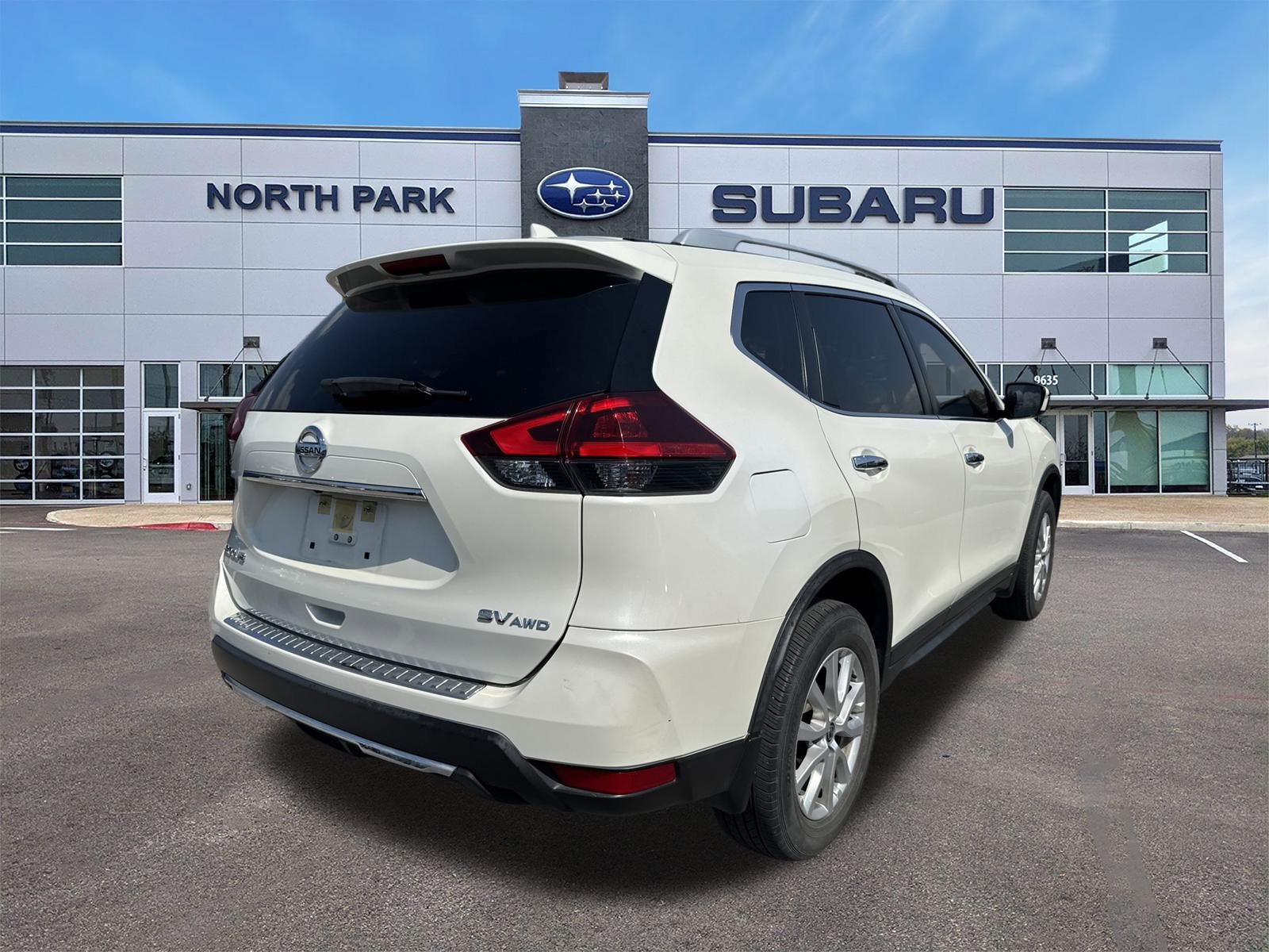2018 Nissan Rogue SV photo 3