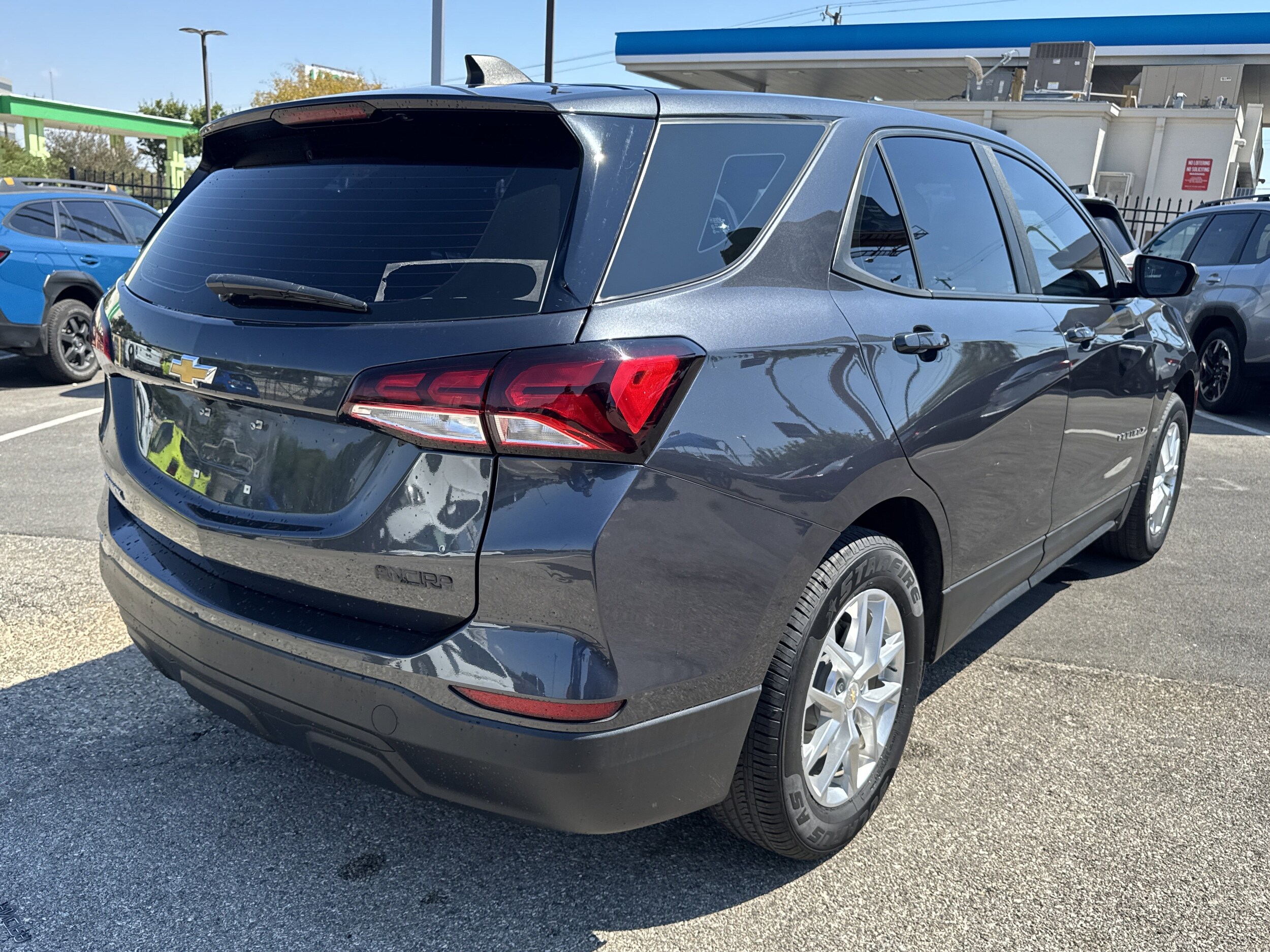 2022 Chevrolet Equinox LS photo 3