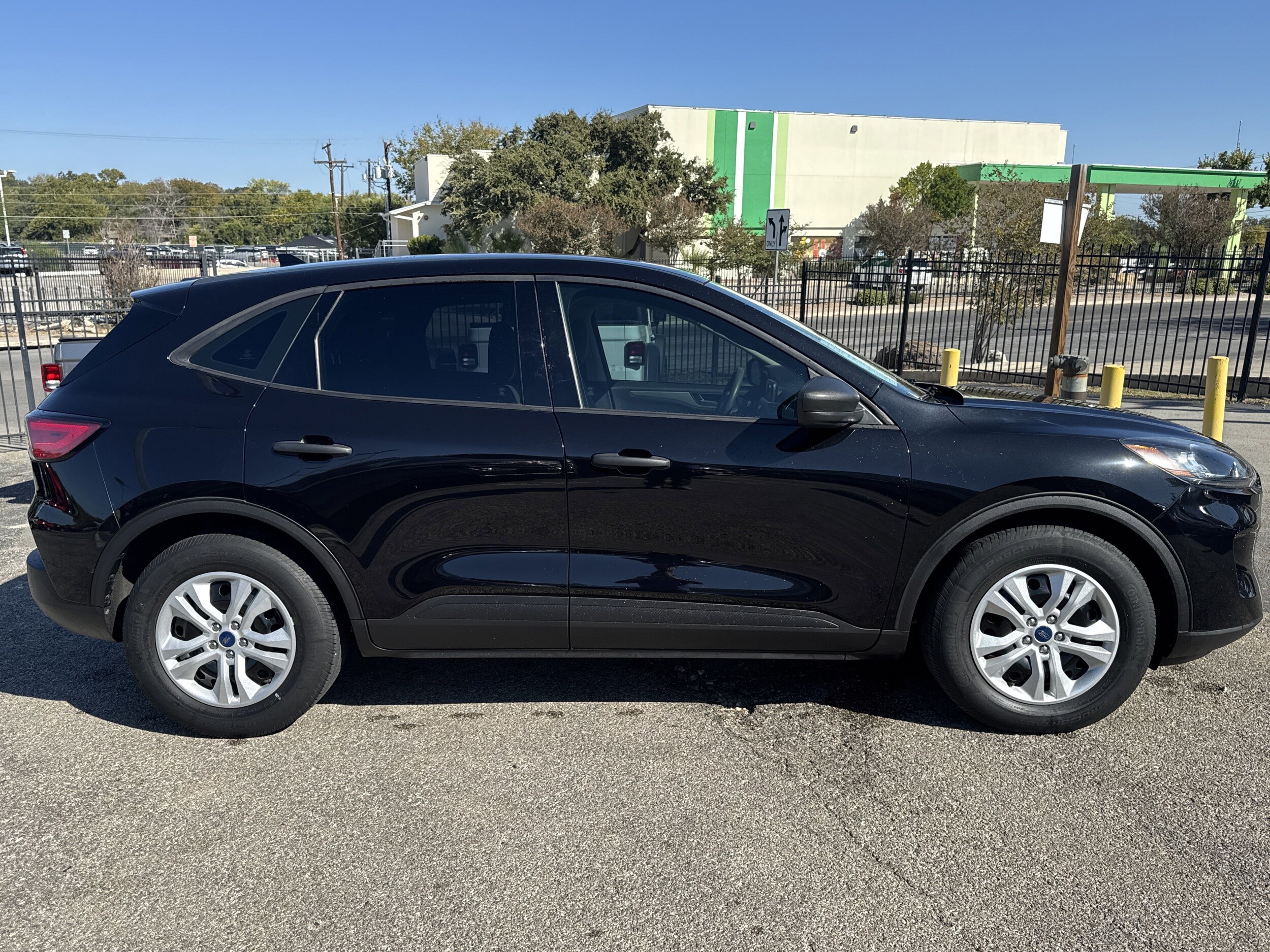 2020 Ford Escape S photo 2