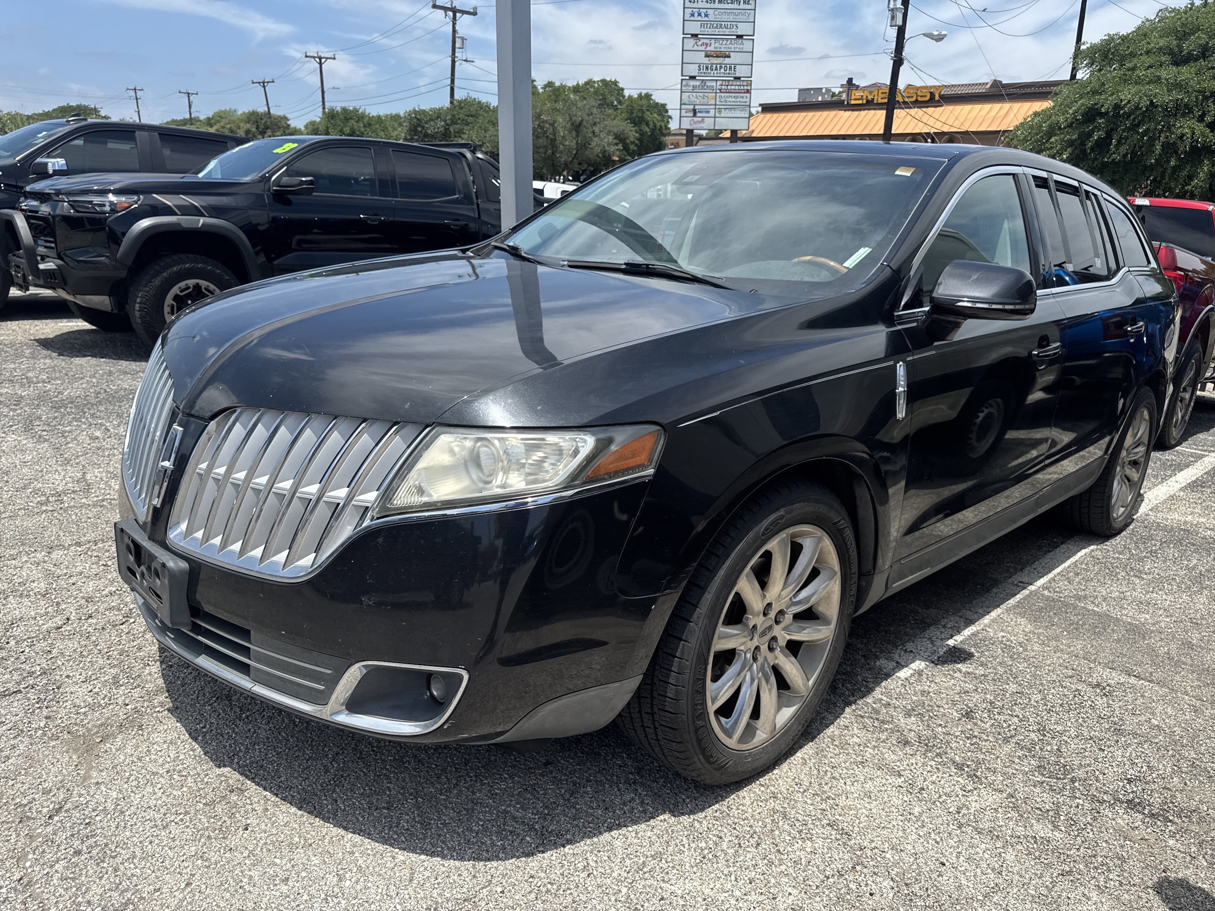 2010 Lincoln MKT 3.7's photo