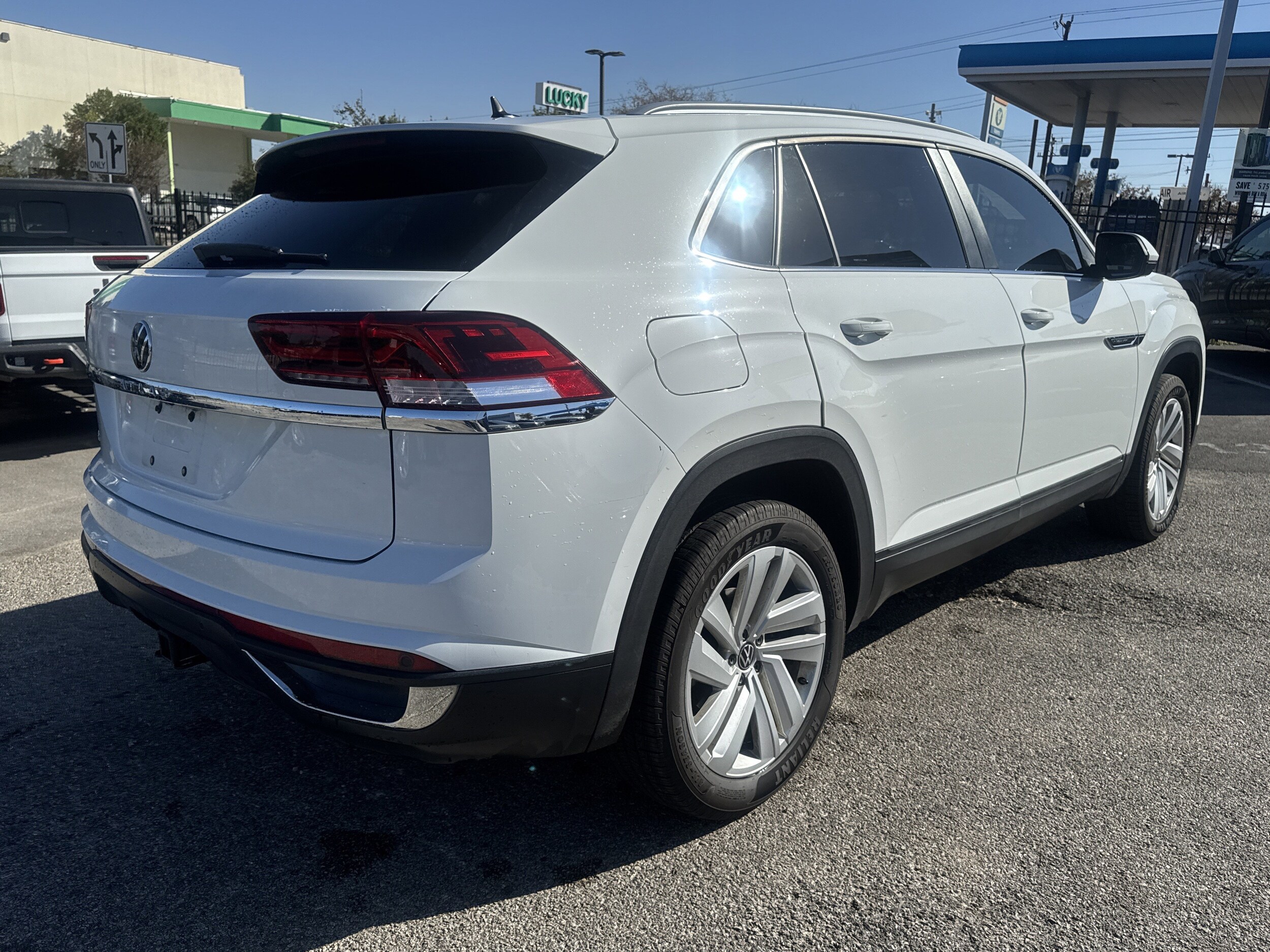 2020 Volkswagen Atlas Cross Sport V6 SE Technology photo 3