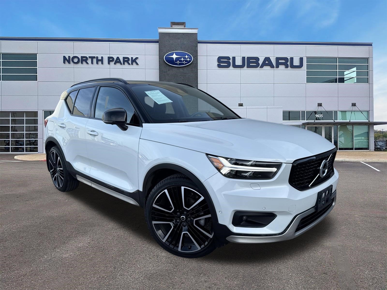 2021 Volvo XC40 T5 R-Design AWD's photo