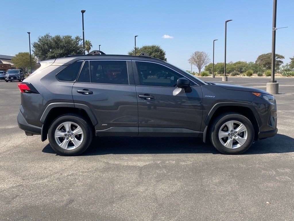 2021 Toyota RAV4 Hybrid LE photo 4