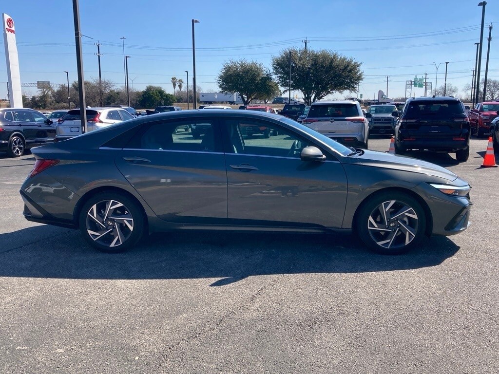 Used 2025 Hyundai Elantra SEL Convenience Sedan