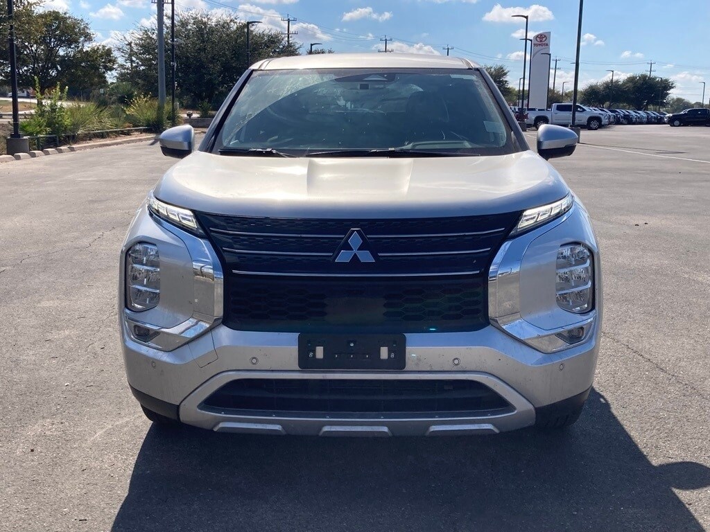 2024 Mitsubishi Outlander SE Black Edition photo 2