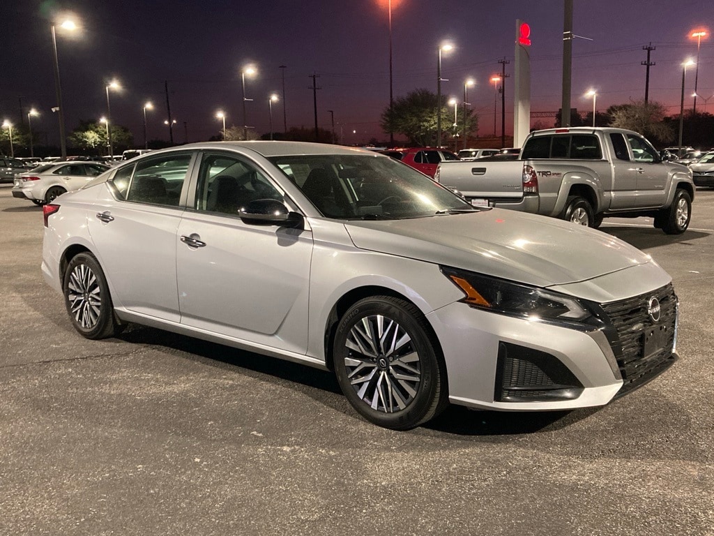 Used 2024 Nissan Altima 2.5 SV Sedan