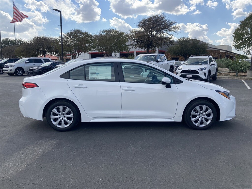 2026 Toyota Corolla LE photo 4