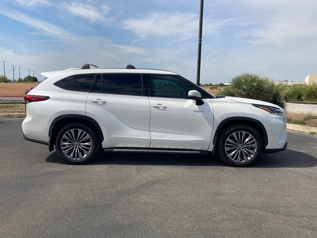 2021 Toyota Highlander Hybrid Platinum photo 4