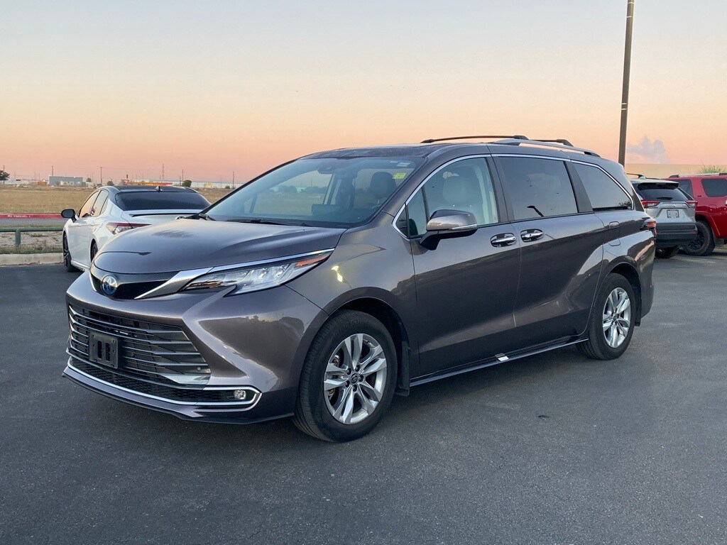 Used 2022 Toyota Sienna Limited Minivan/Van