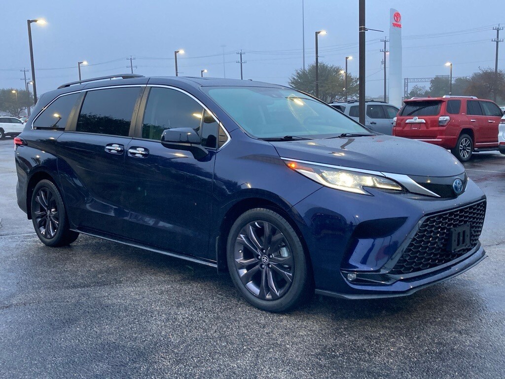 Used 2022 Toyota Sienna XSE Minivan/Van