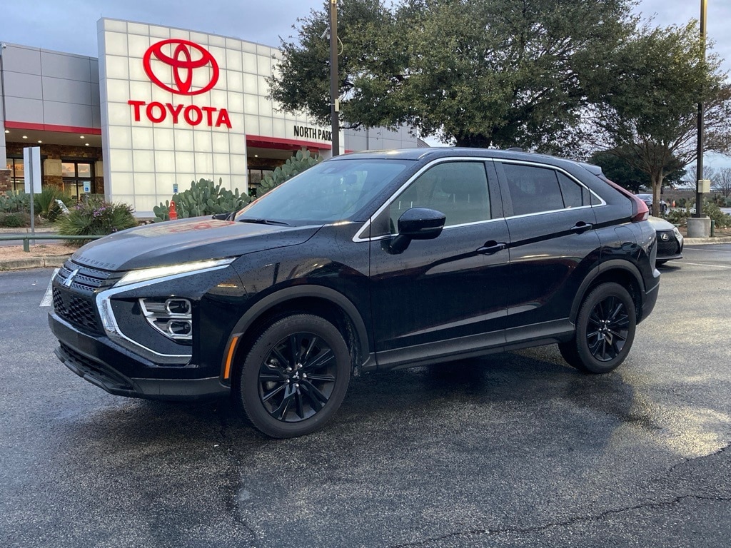 2024 Mitsubishi Eclipse Cross LE's photo