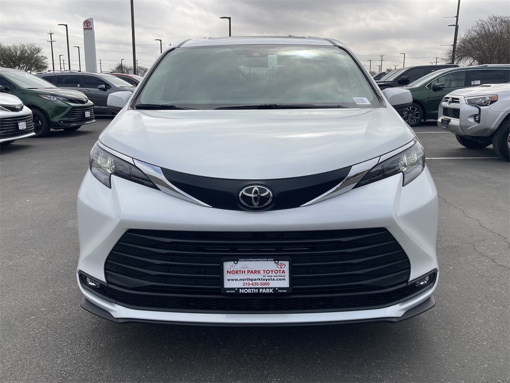 New 2026 Toyota Sienna XLE 8 Passenger Van Passenger Van