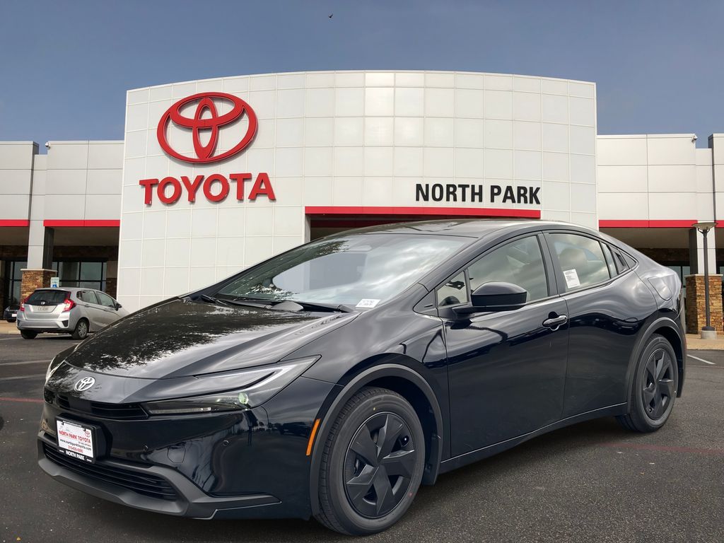 2026 Toyota Prius LE FWD's photo