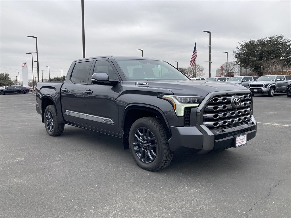 2025 Toyota Tundra Platinum photo 3
