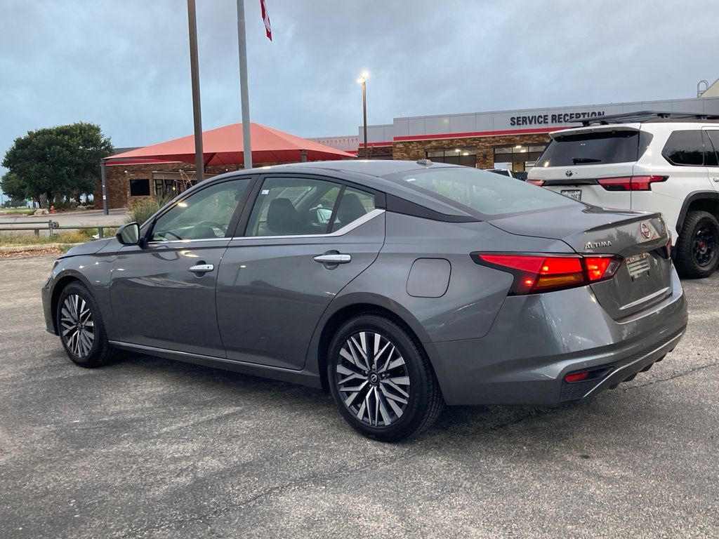 2025 Nissan Altima SV - Photo 6
